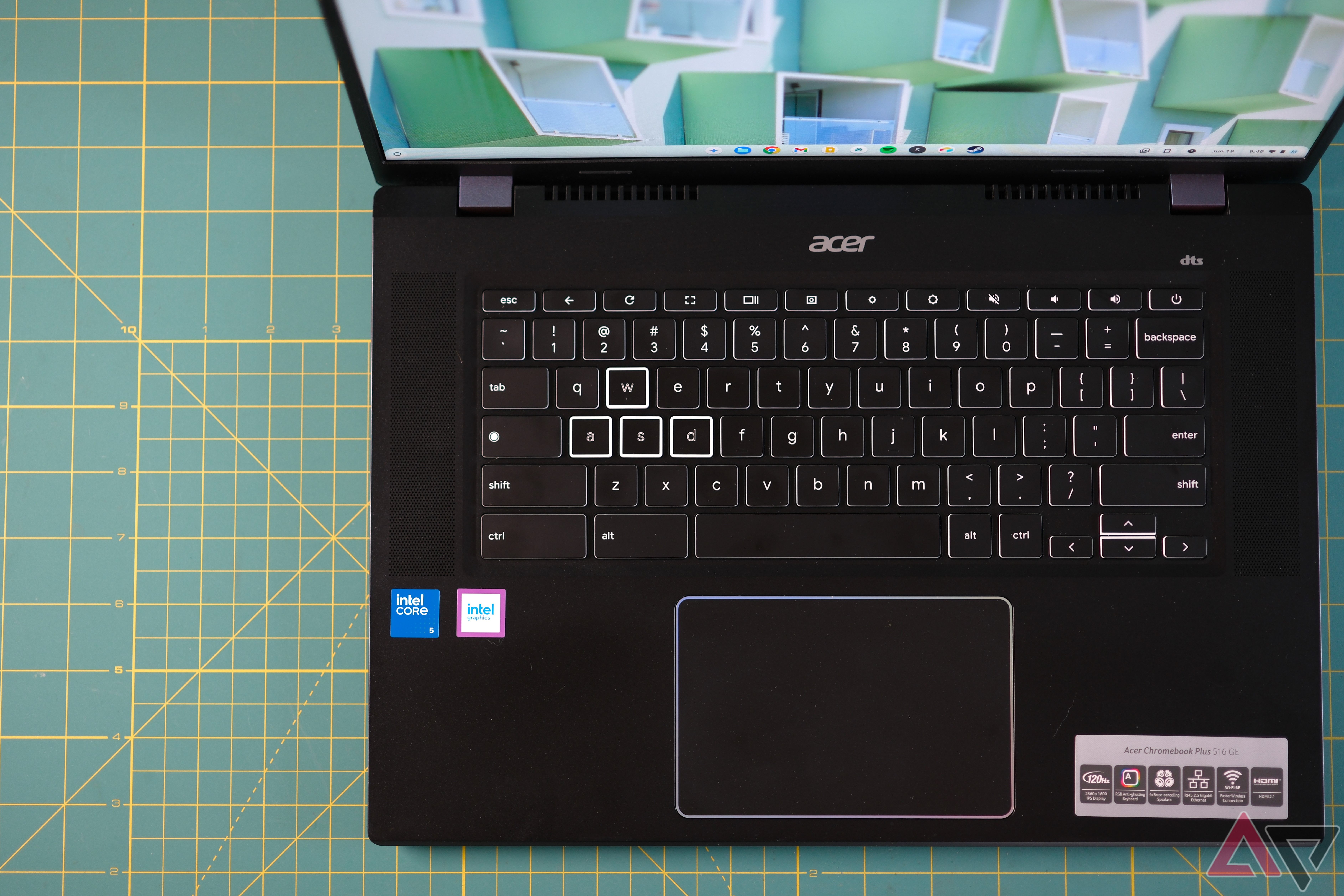 Acer Chromebook Plus 516 GE (2024) mostrando teclado e trackpad