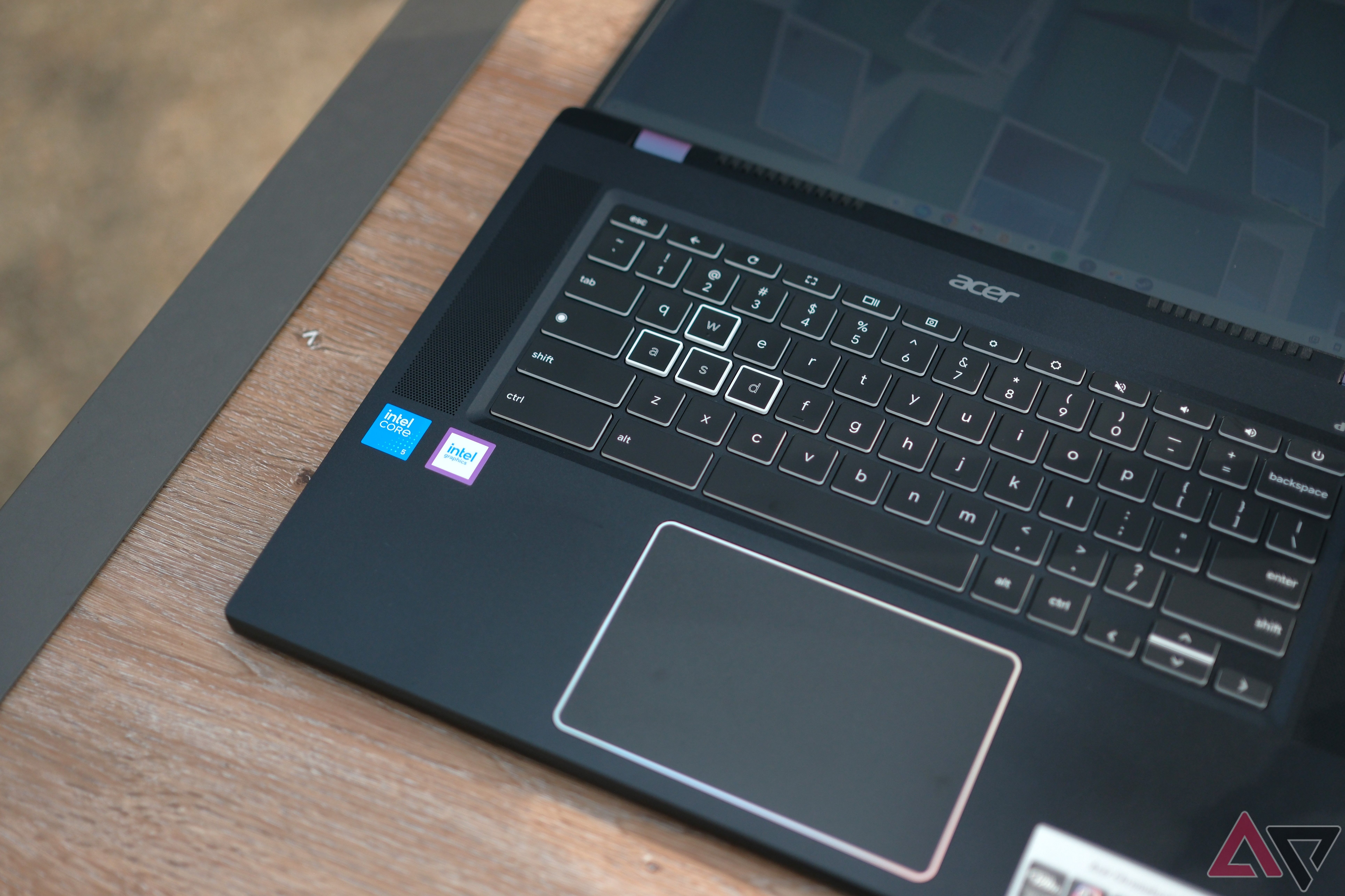 Teclado Acer Chromebook Plus 516 GE (2024) e ângulo do touchpad