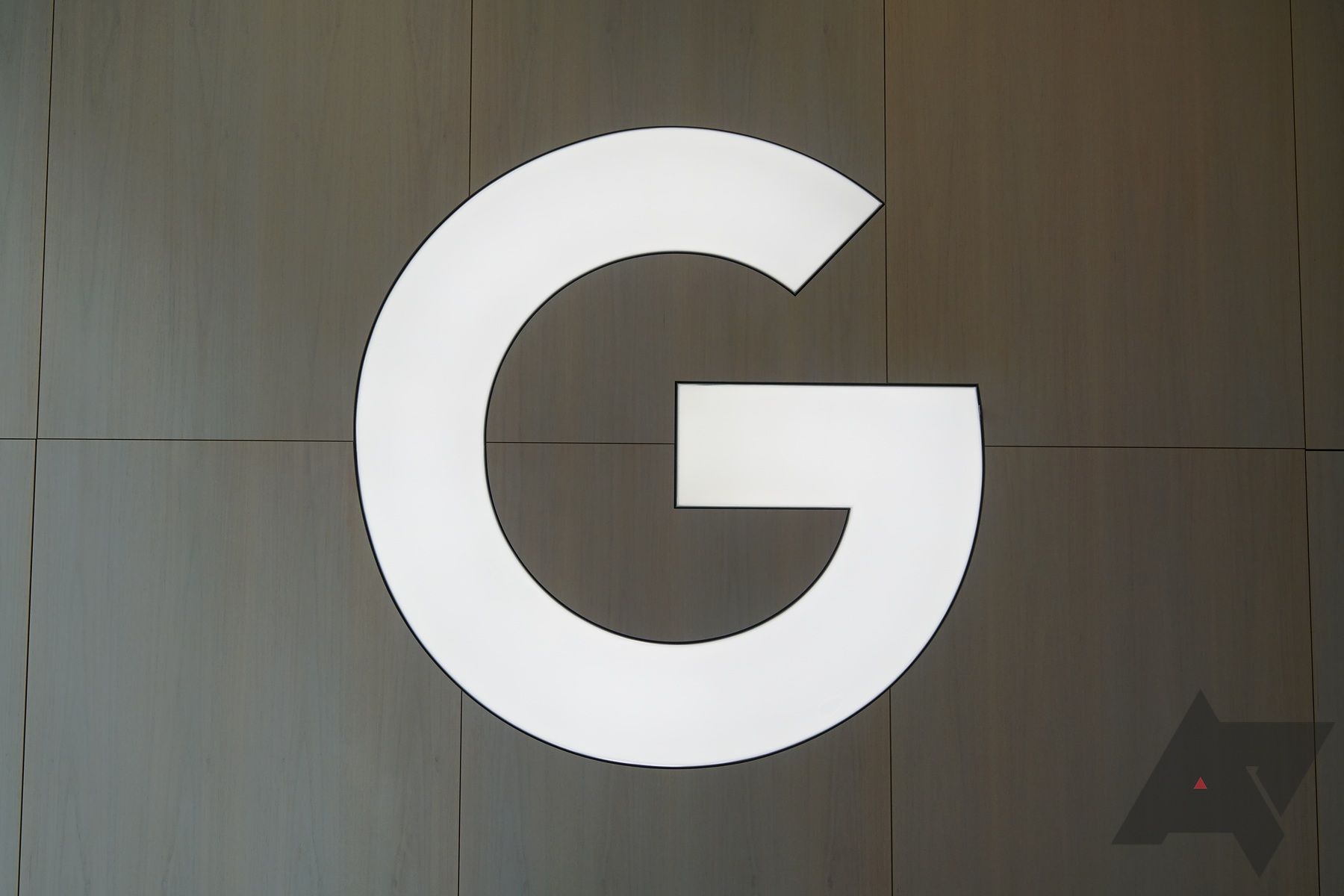 O logotipo do Google contra um fundo cinza