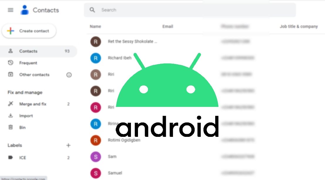 Logotipo do Android na imagem principal desfocada do plano de fundo dos Contatos do Google