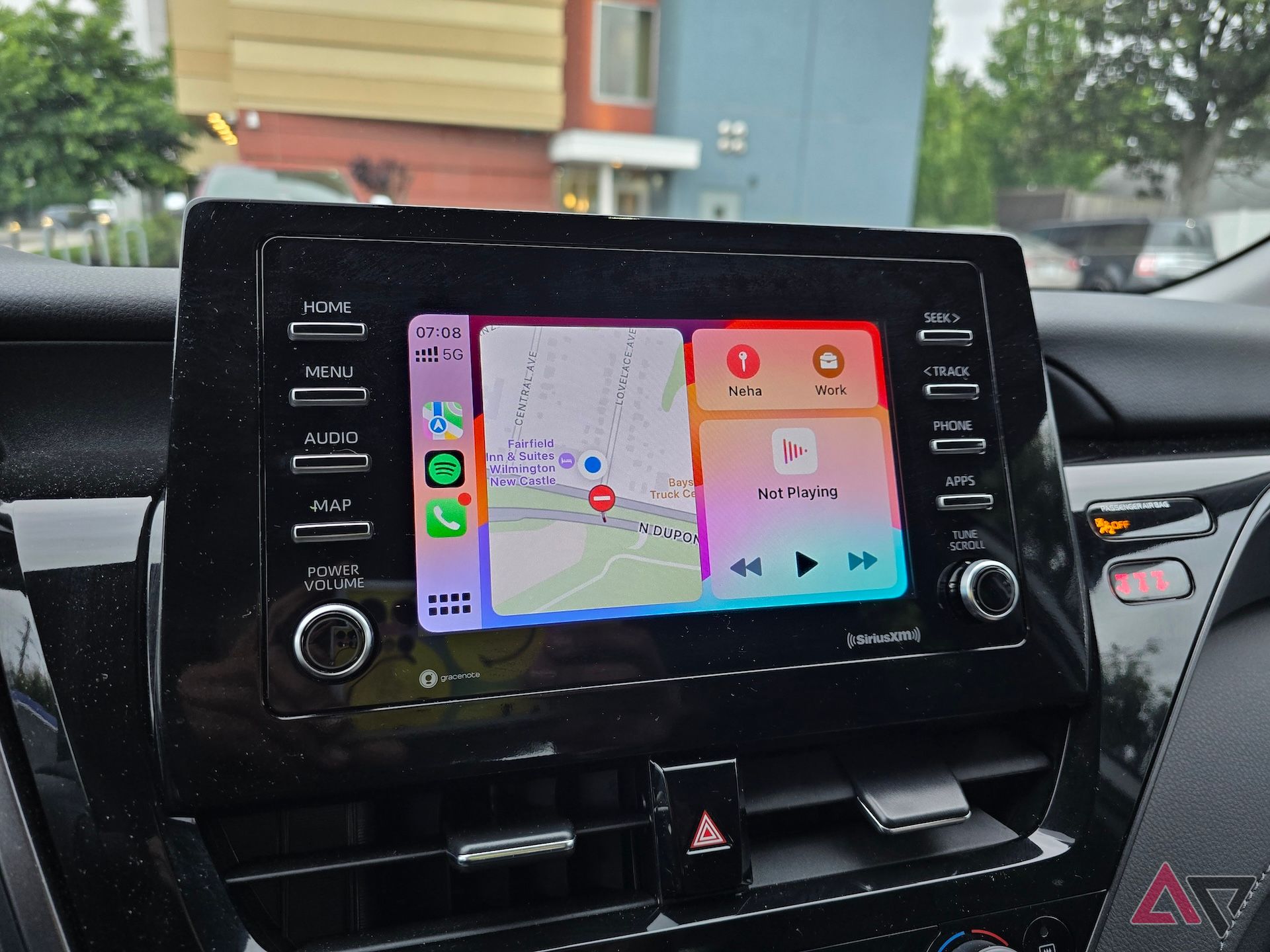 A tela inicial do Apple CarPlay mostrada em uma tela do Toyota Camry