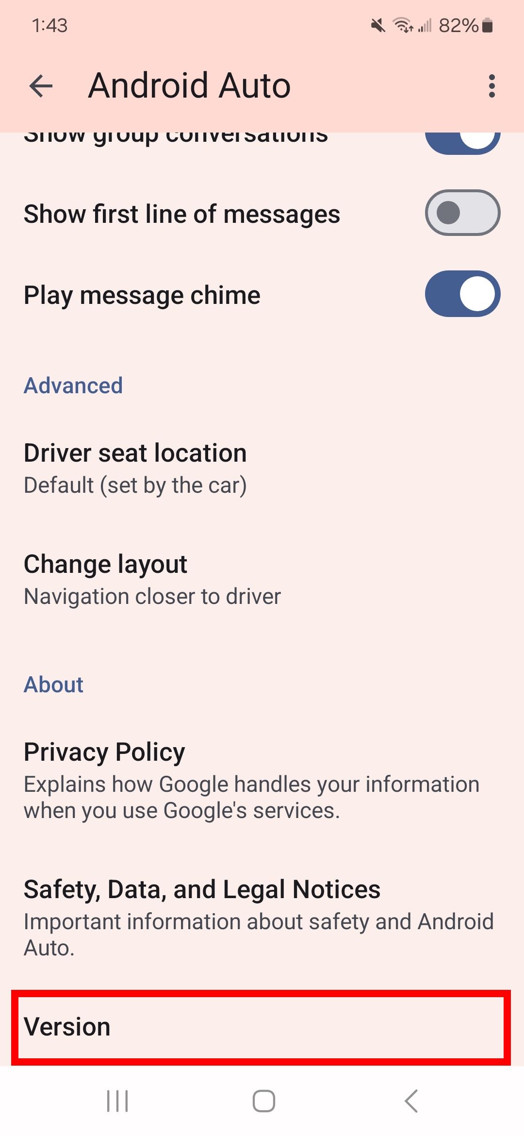 contorno de retângulo vermelho sobre a versão no aplicativo Android Auto