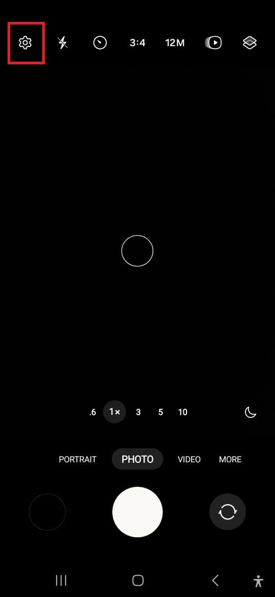 Captura de tela destacando o ícone Configurações na câmera Samsung