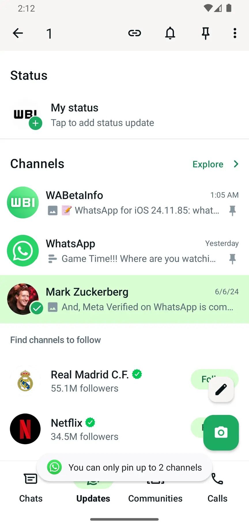 Uma captura de tela detalhando uma versão beta do WhatsApp com dois canais fixados