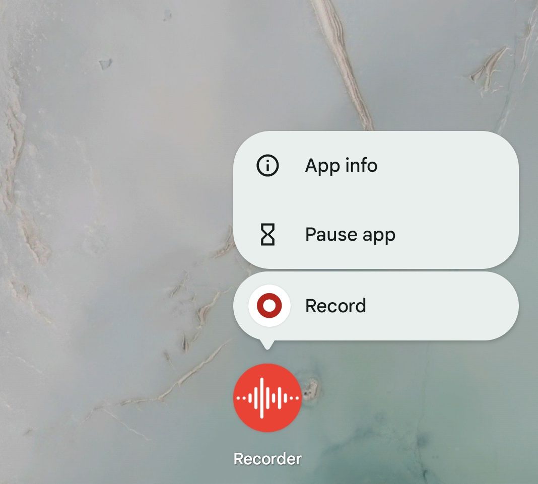 O botão Gravar dentro do atalho do aplicativo Google Recorder