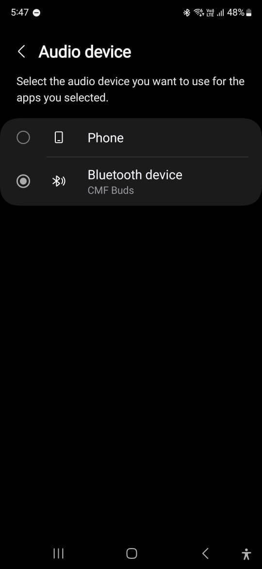 Captura de tela mostrando a página do dispositivo de áudio em um telefone Samsung