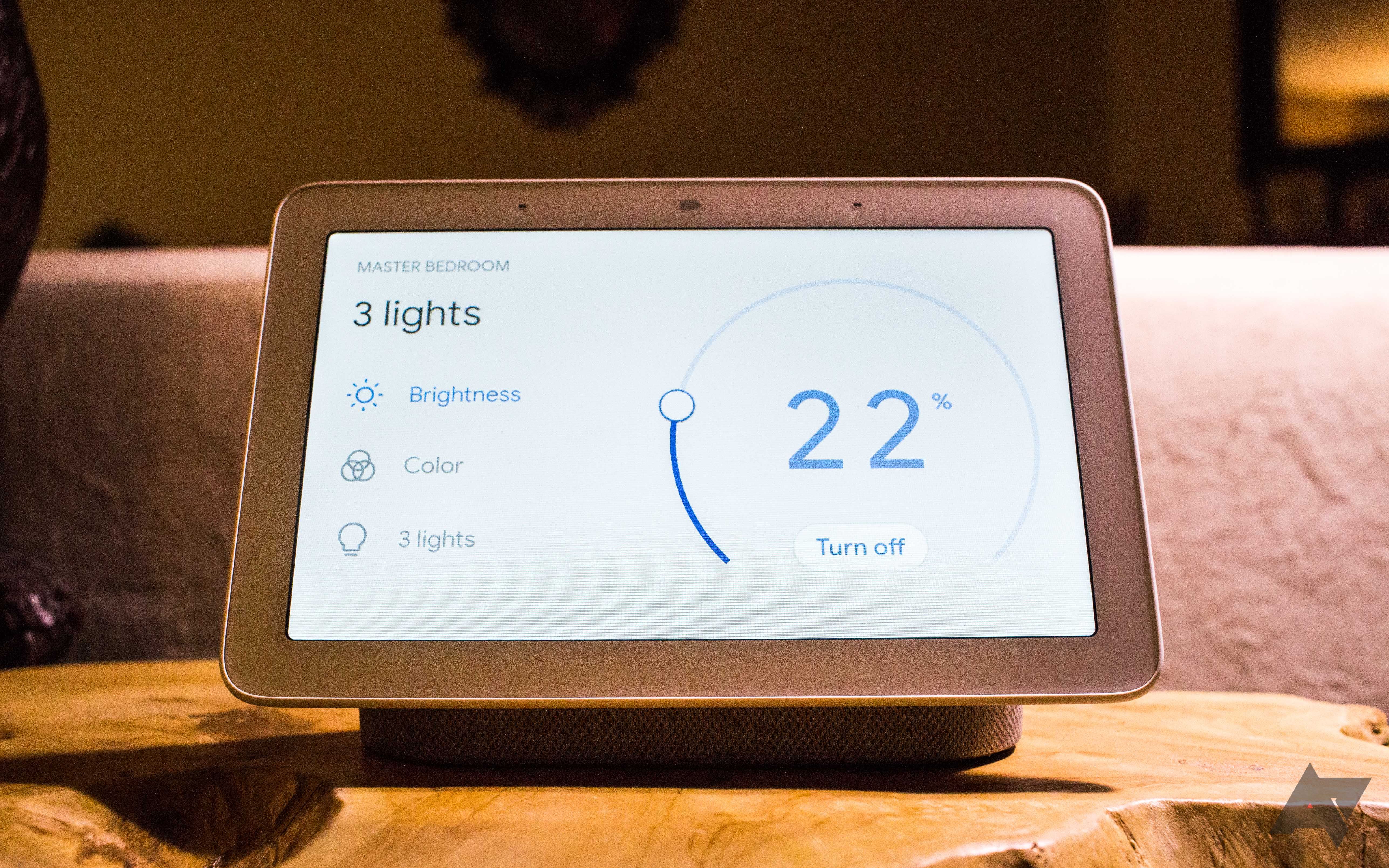Um display inteligente do Google mostrando controles para luzes inteligentes.