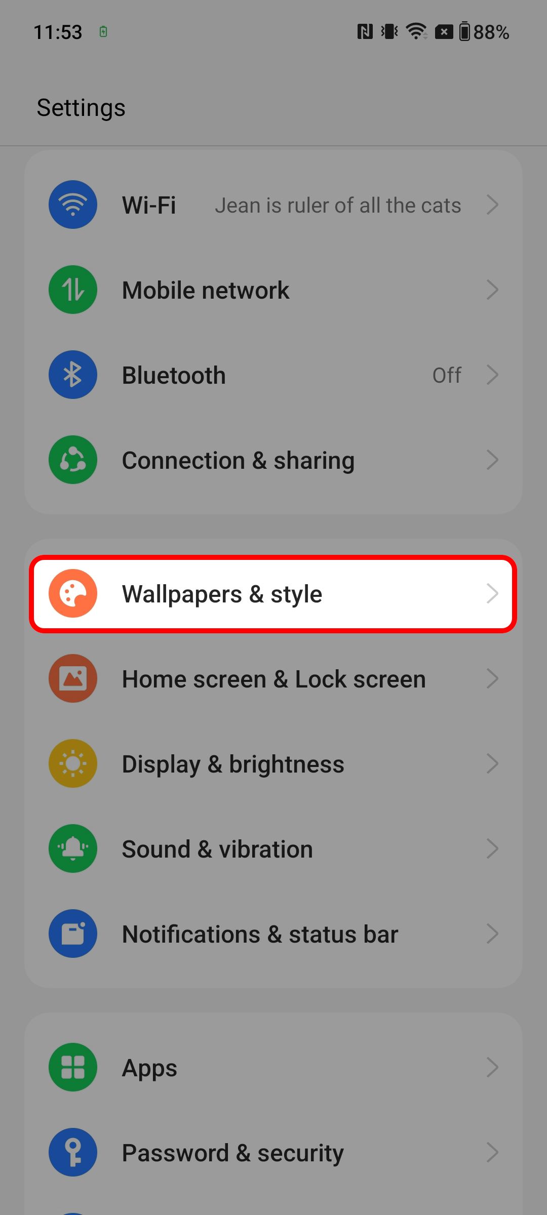 Menu de configurações do OnePlus destacando o menu Papéis de parede e estilo