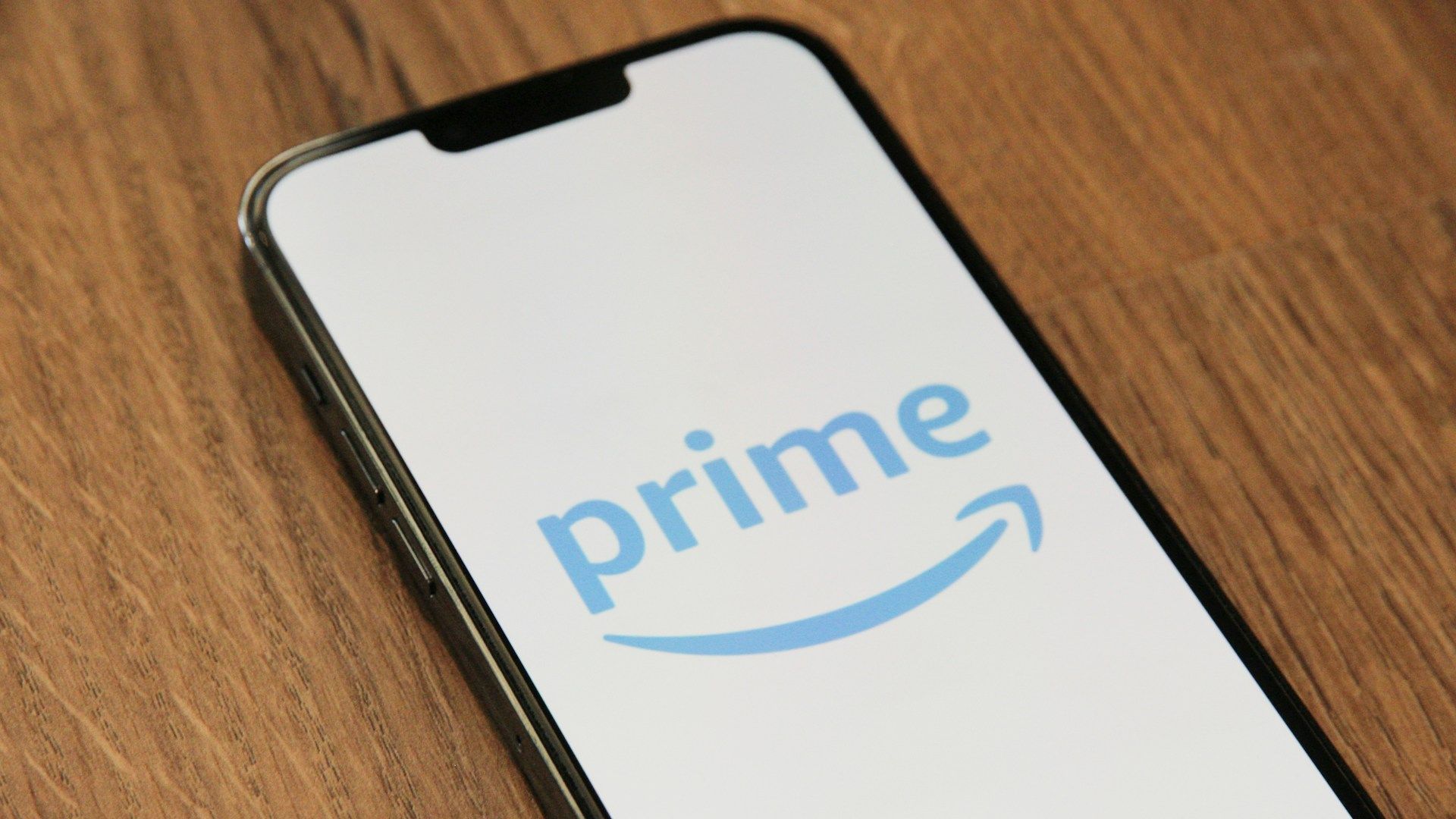 O logotipo do Amazon Prime na tela de um smartphone