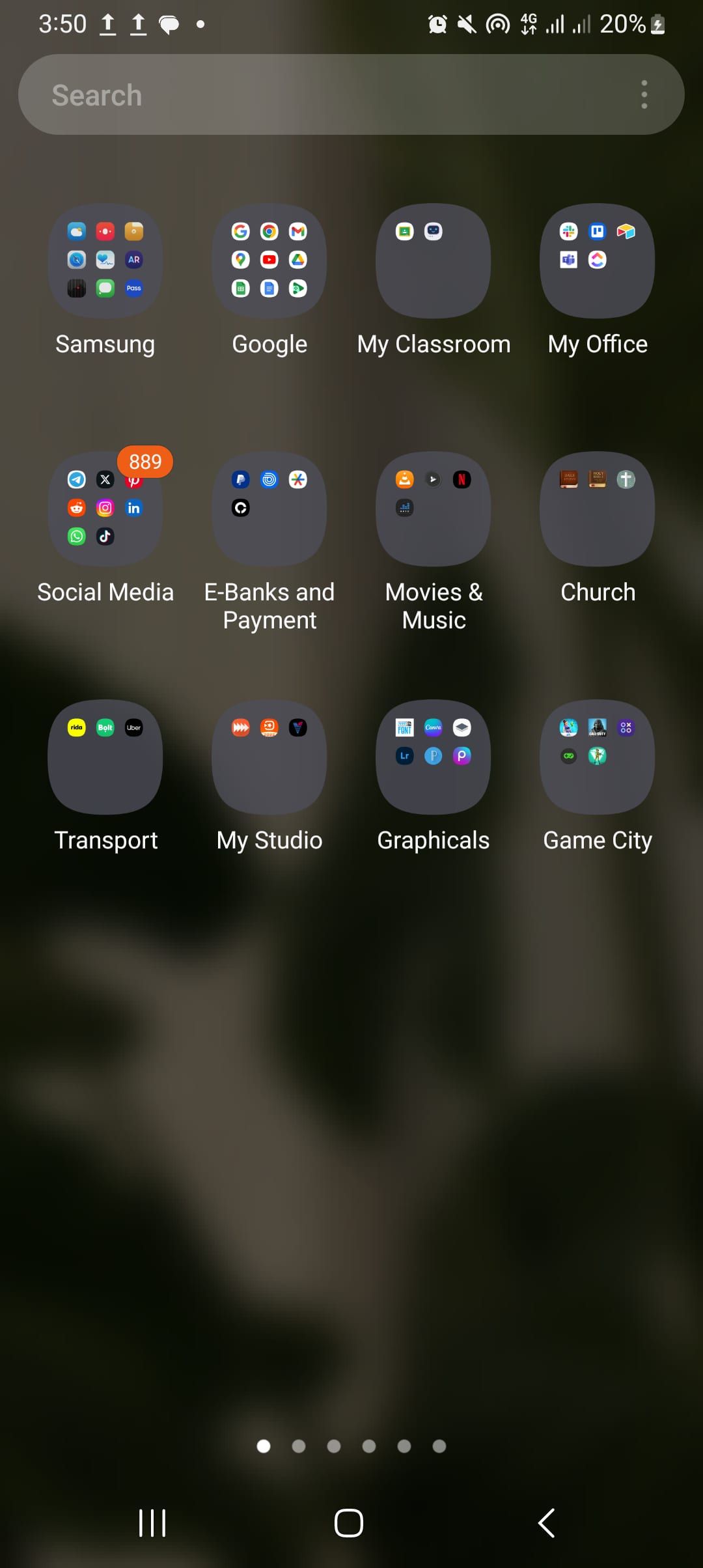 Aplicativos agrupados em pastas no telefone Android.