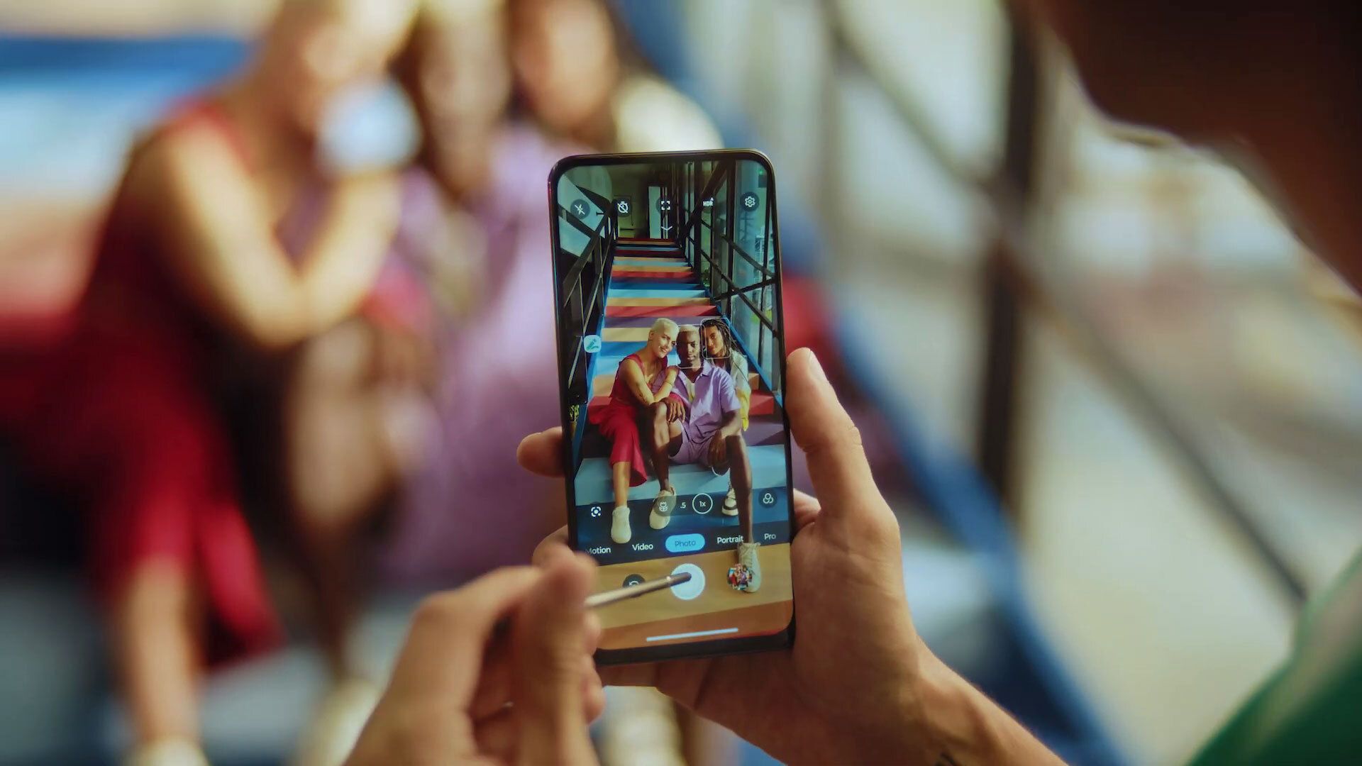 Um telefone Moto G Stylus 5G mostrando o aplicativo da câmera na tela