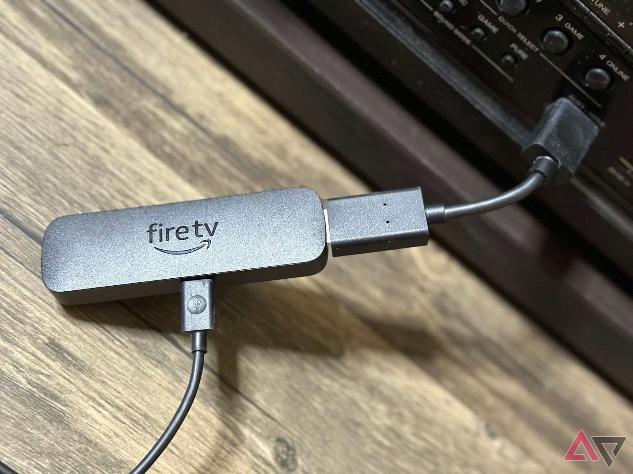 Fire TV Stick 4K Max da Amazon conectado a um receptor