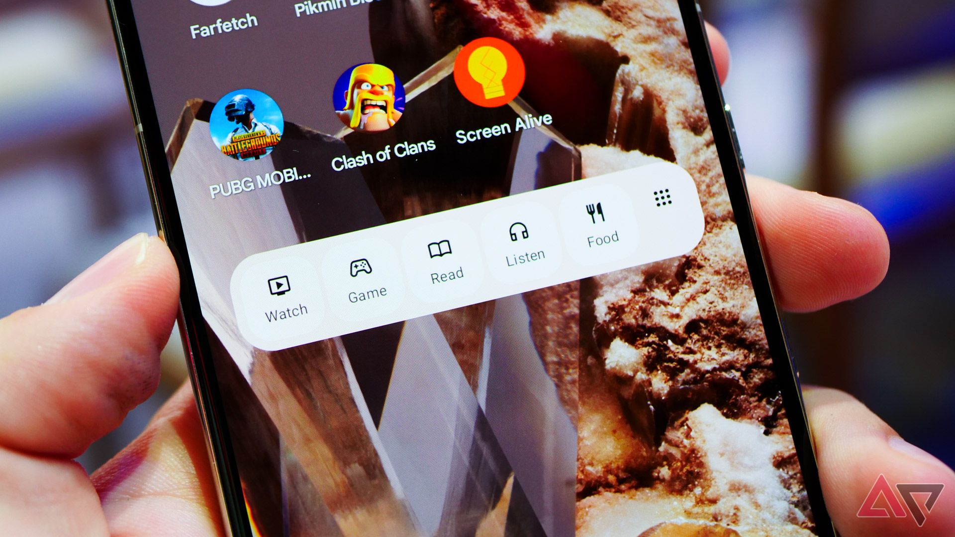 O widget Coleções menor do Google Play em um Pixel 8 Pro