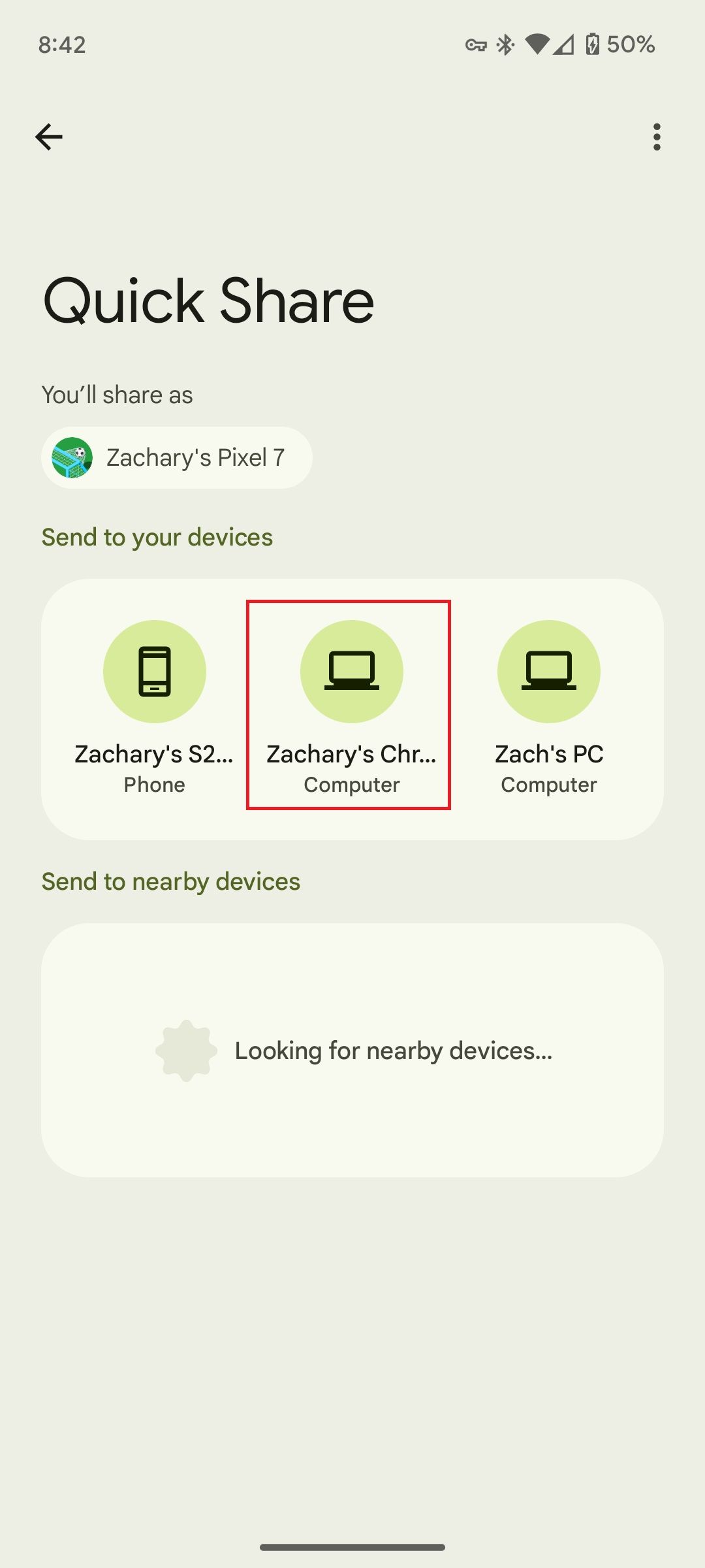 Compartilhamento rápido de uma rede Wi-Fi em um dispositivo Android com uma caixa vermelha ao redor do nome do Chromebook