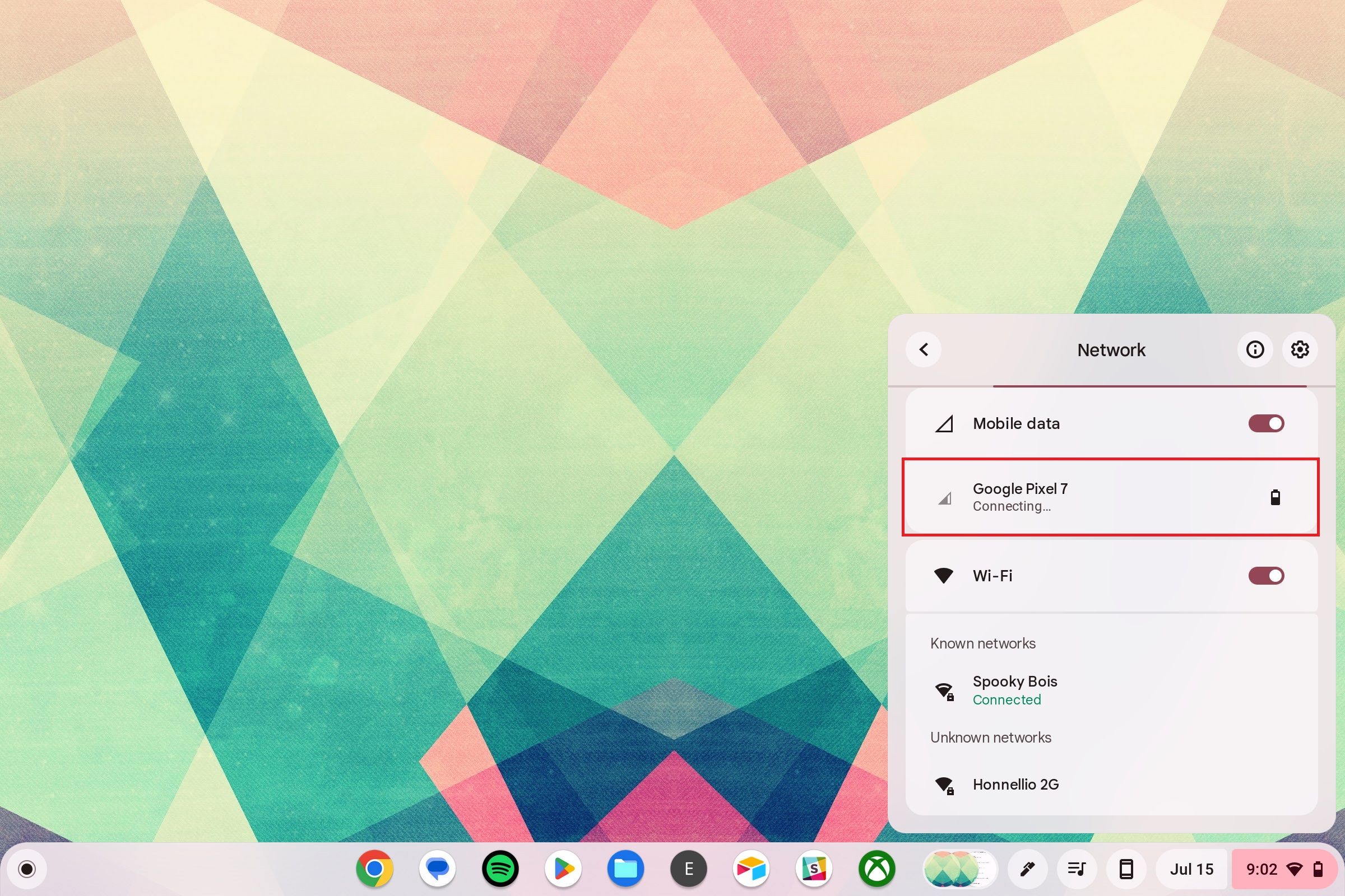 A parte de rede do menu de configurações rápidas em um Chromebook com o nome de um telefone selecionado em Dados móveis