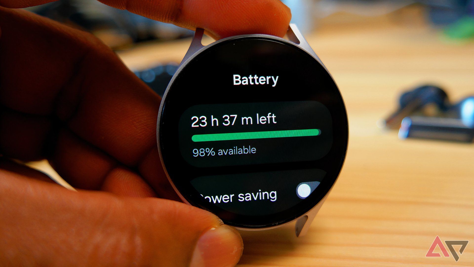 Somente o corpo do relógio Samsung Galaxy Watch 7, mostrando uma estimativa da duração da bateria