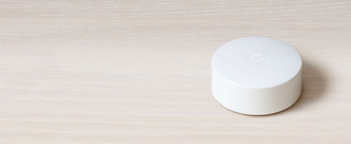 Sensor de temperatura do Google Nest sobre uma mesa