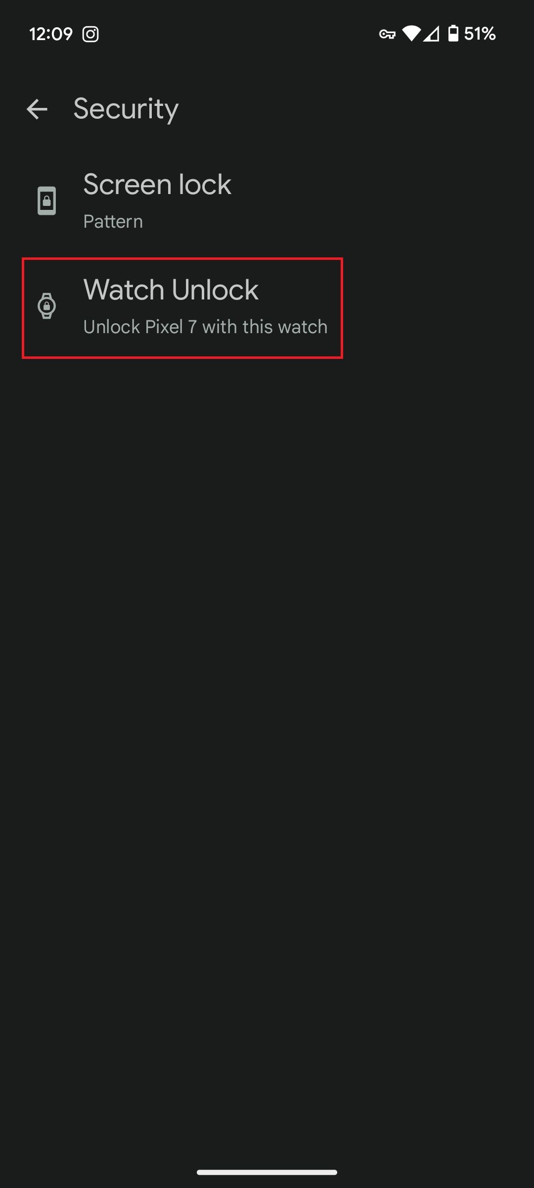 Configurações de segurança no aplicativo Google Pixel Watch com uma caixa vermelha ao redor da opção Desbloquear relógio