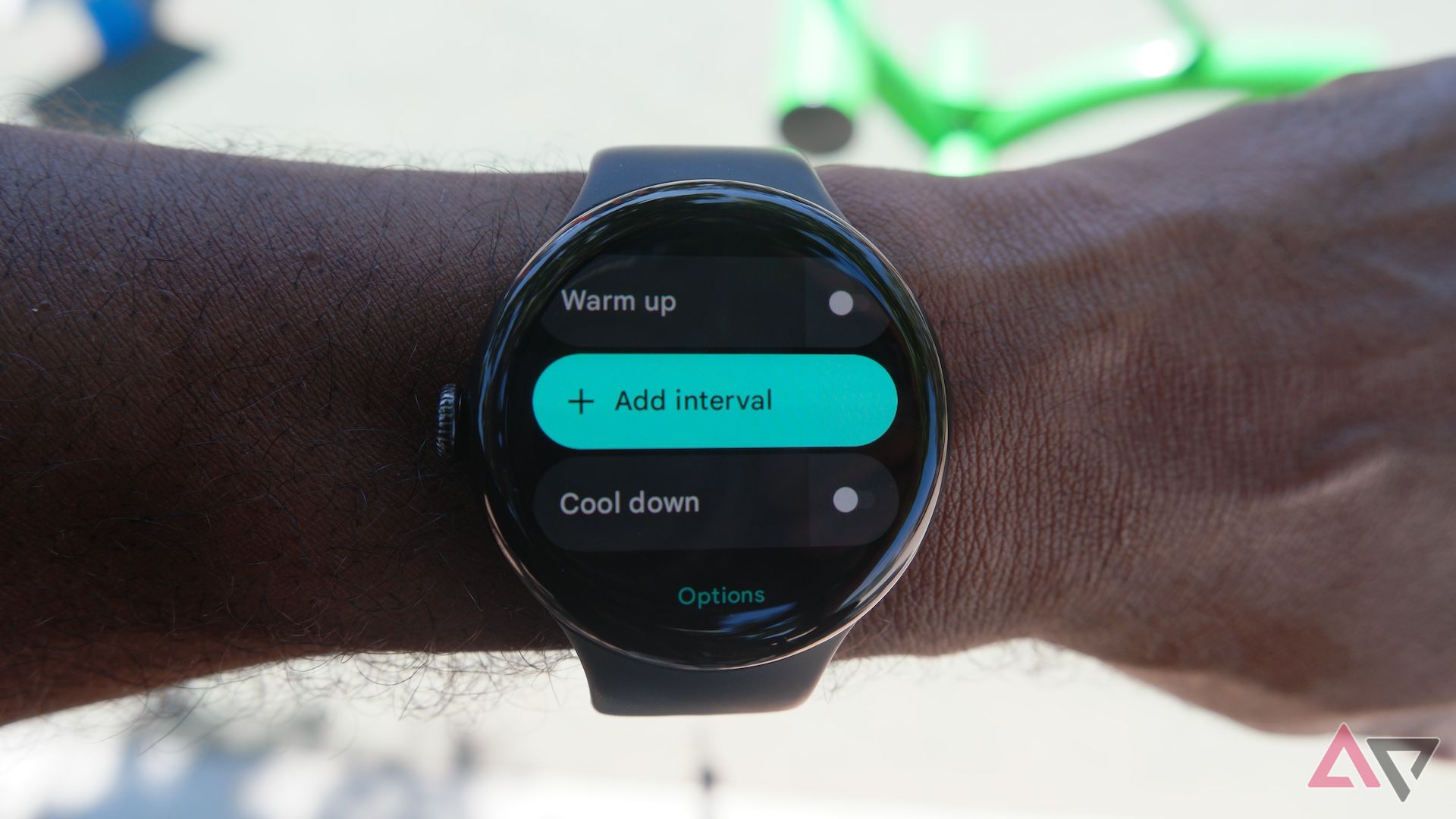 Google Pixel Watch 3 mostrando uma das telas de criação de treino