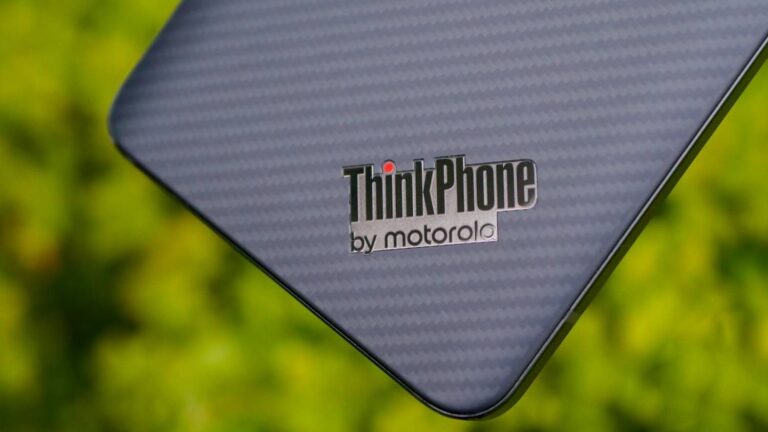 Um sucessor menor do ThinkPhone pode estar nos planos da Motorola para 2025