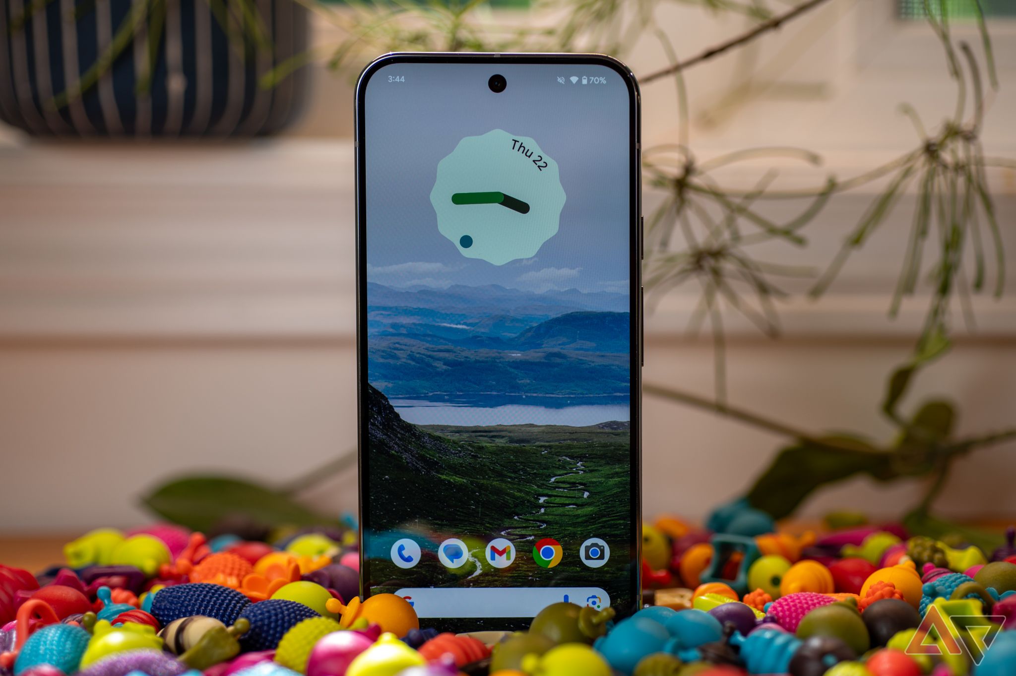 google pixel 9 pro xl em pé em contas