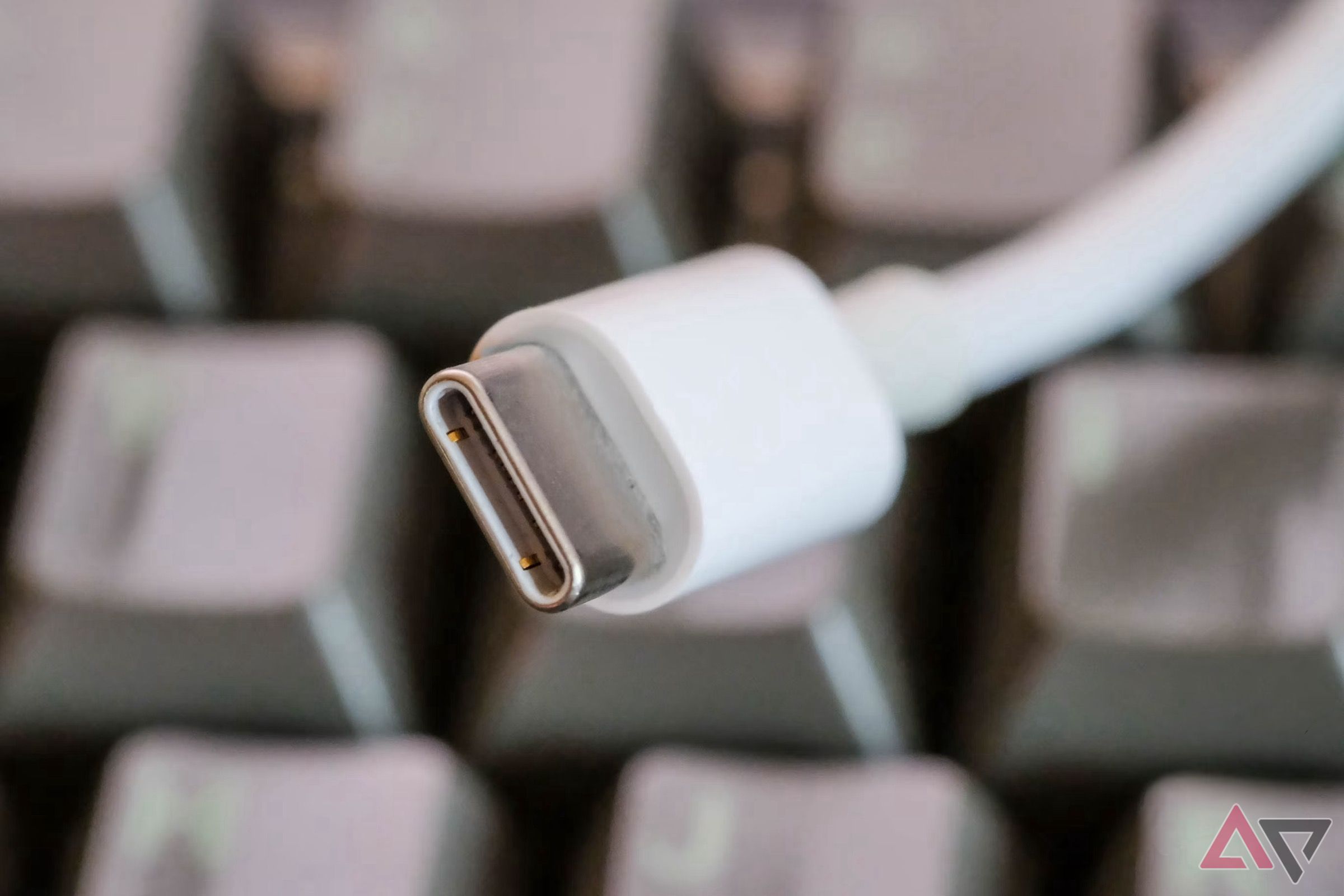 foto de perto de um cabo USB-C