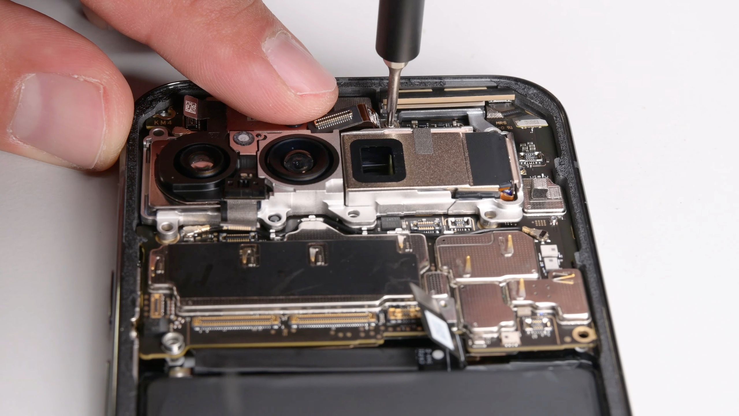 Desmontagem do Pixel 9 Pro XL pela iFixit