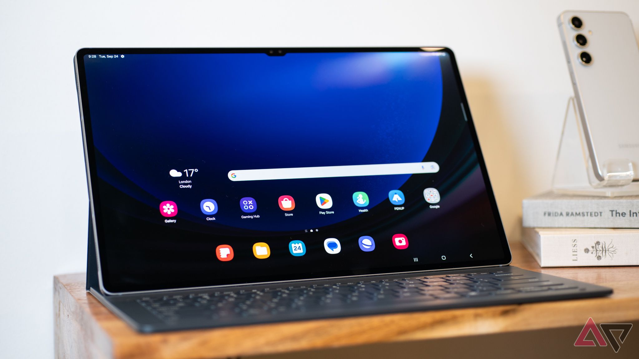 Samsung Galaxy Tab S10 Ultra com acessório de teclado opcional