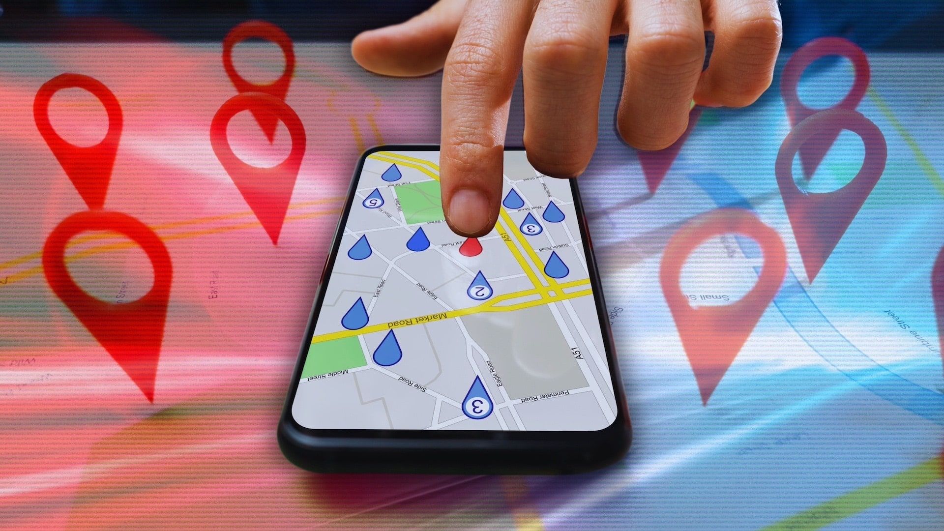 Dedo colocando etiquetas vermelhas no Google Maps