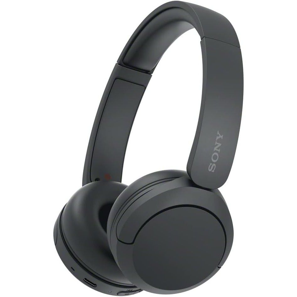 Fones de ouvido Bluetooth Sony WH-CH520 pretos posicionados em ângulo sobre fundo branco