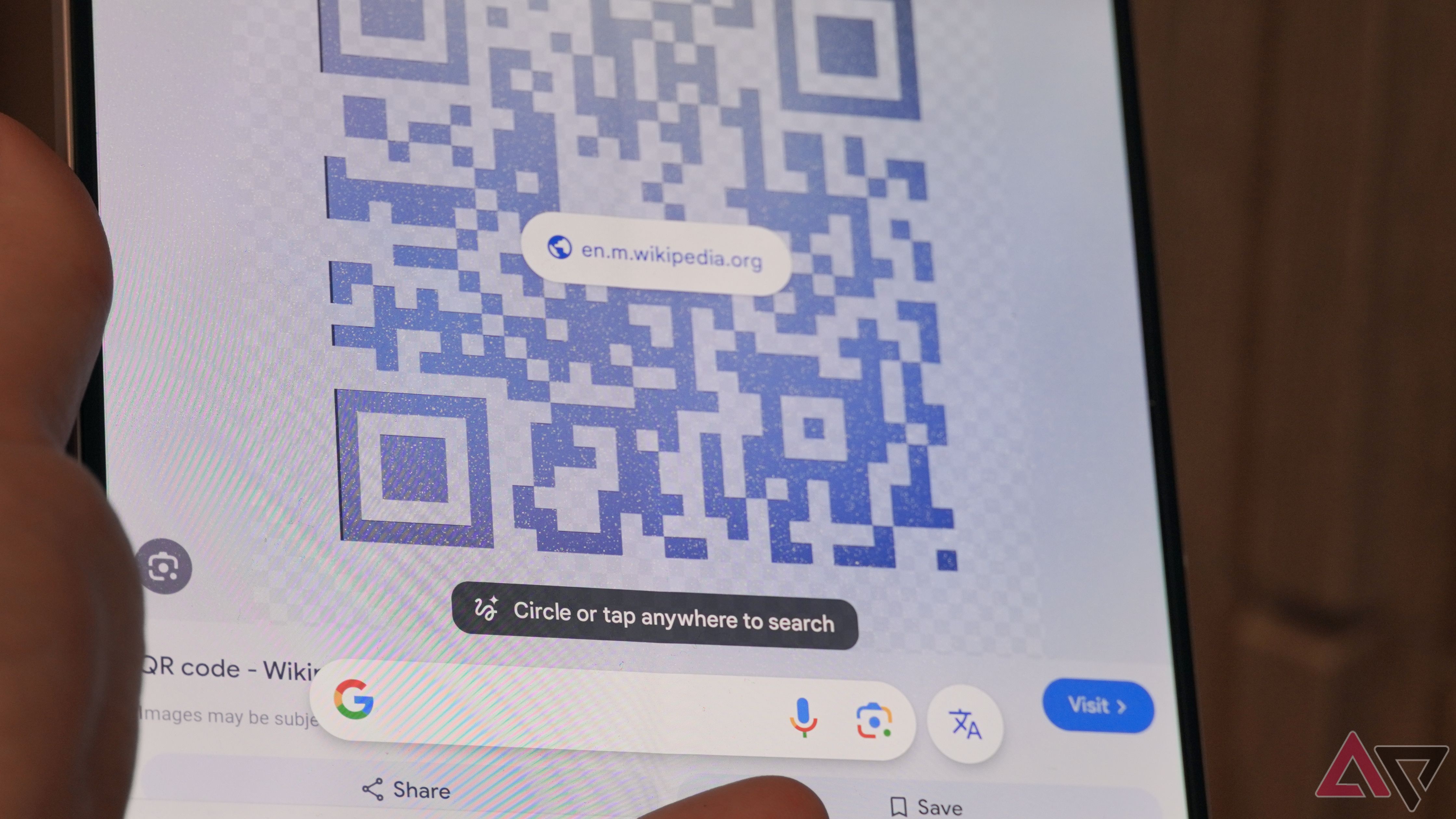 Circule para pesquisar digitalizando um código QR.