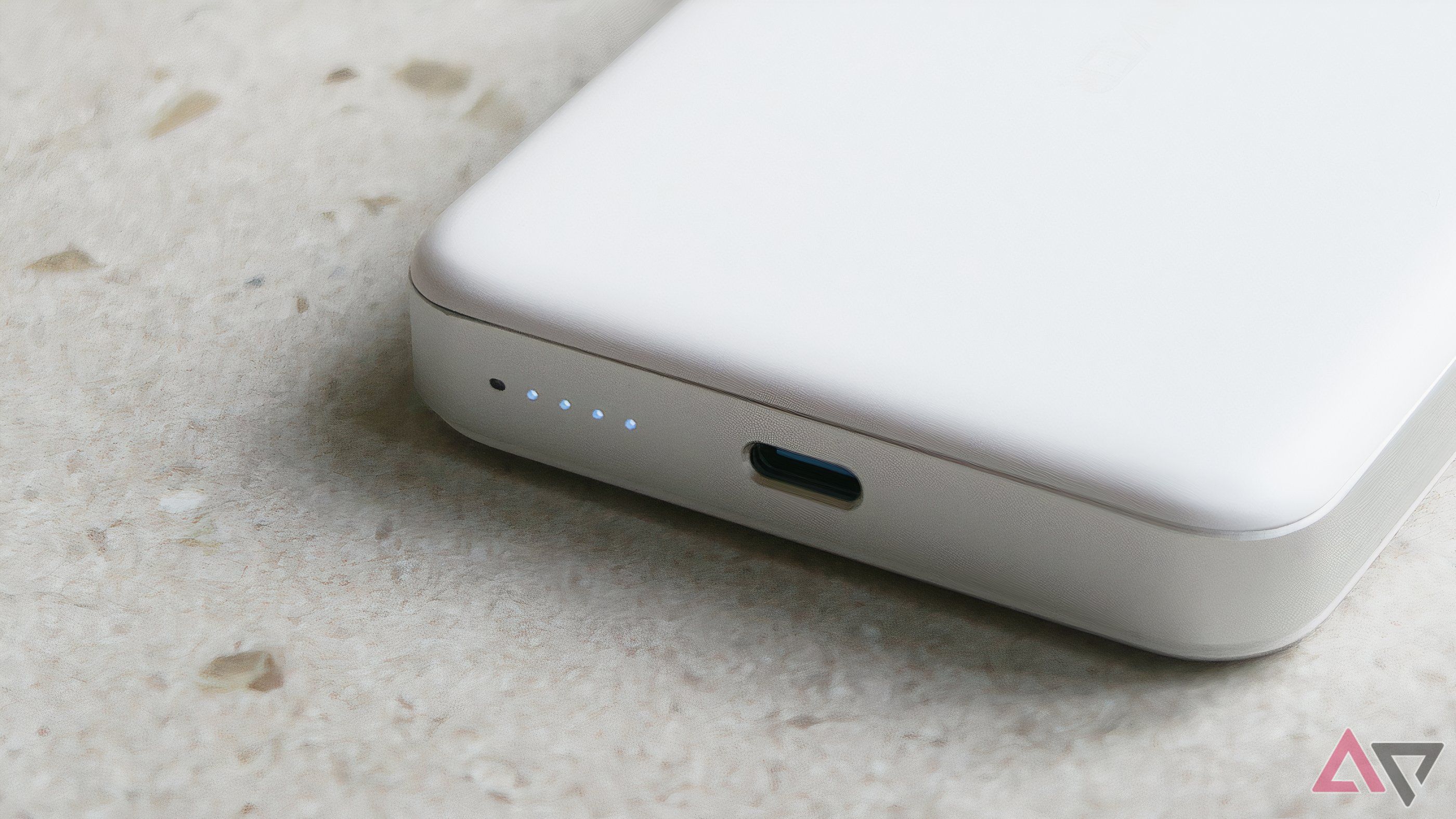 Close-up de LEDs do Anker MagGo Power Bank (10K, Slim)