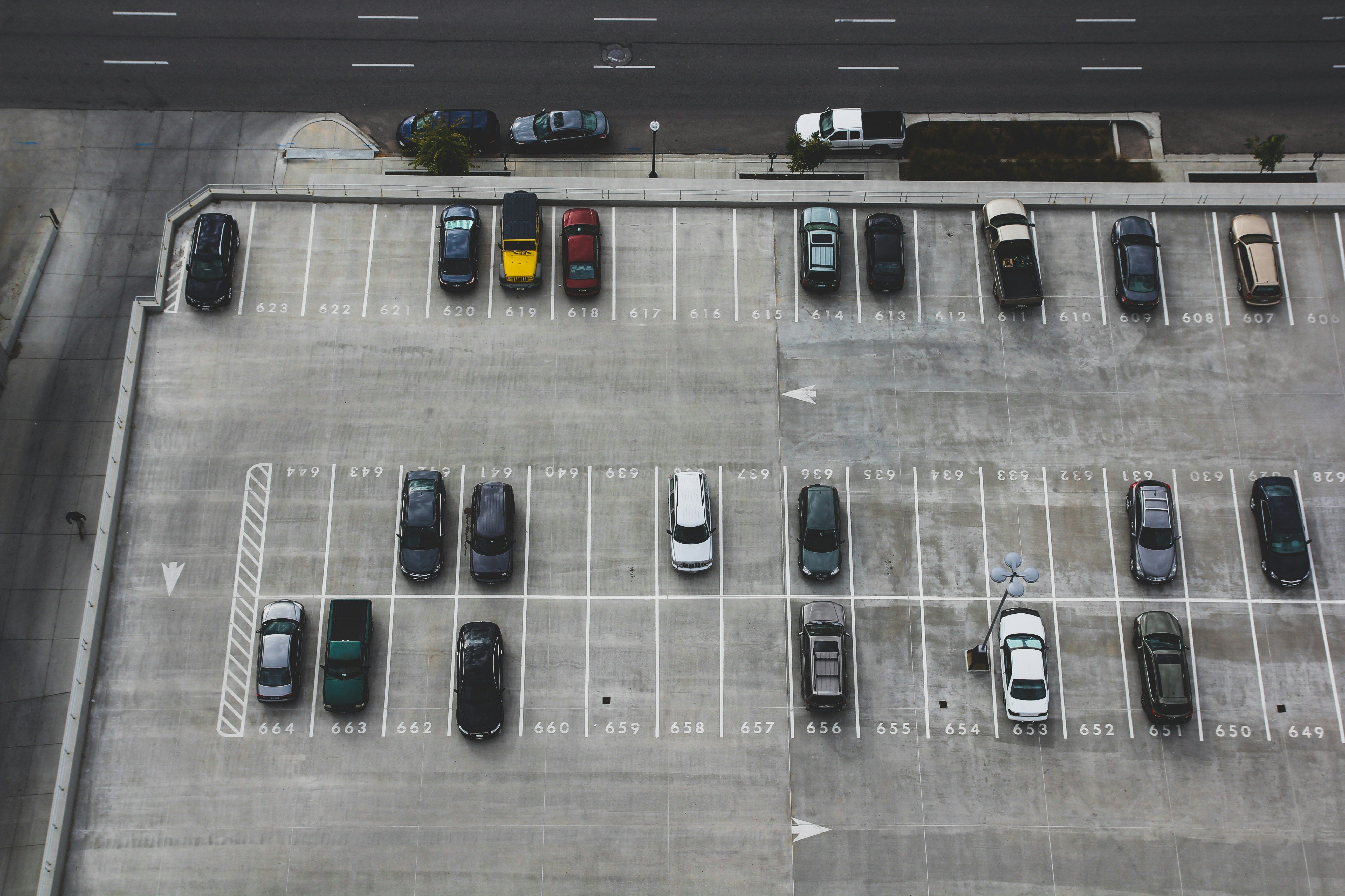 estacionamento ao ar livre