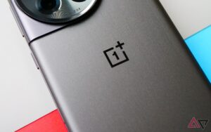 Aqui está sua primeira visão oficial do OnePlus 13 com uma moldura plana semelhante à do iPhone