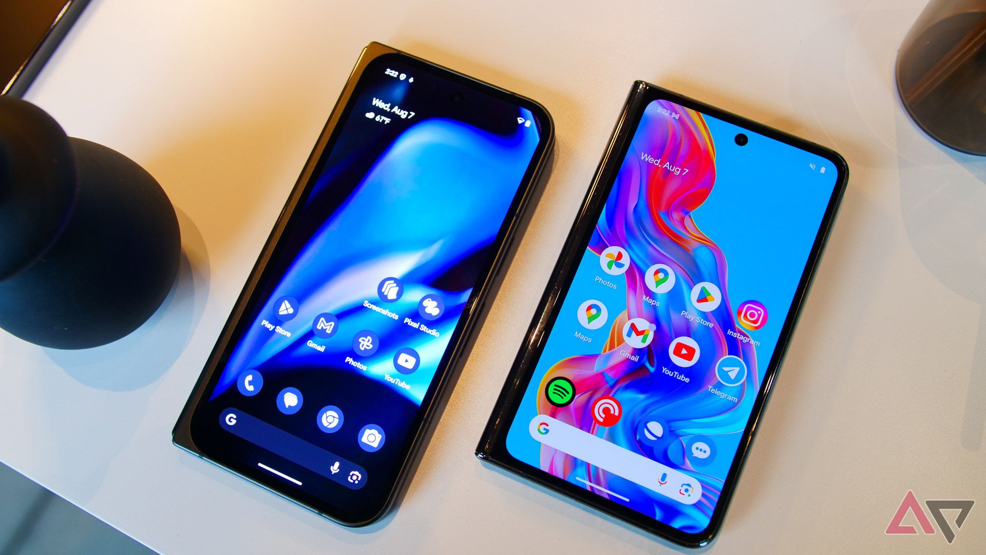 dobra do google pixel 9 pro ao lado da dobra do pixel