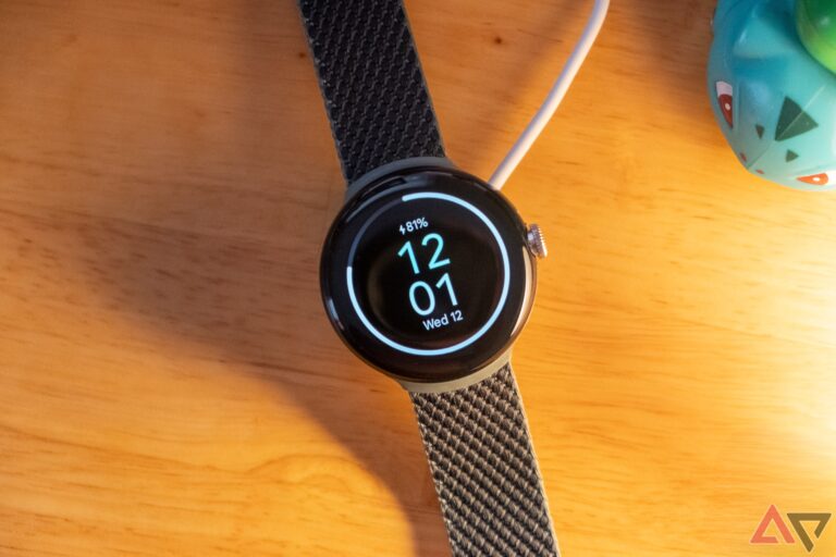 Pixel Watch agora alerta seu telefone quando ele está totalmente carregado