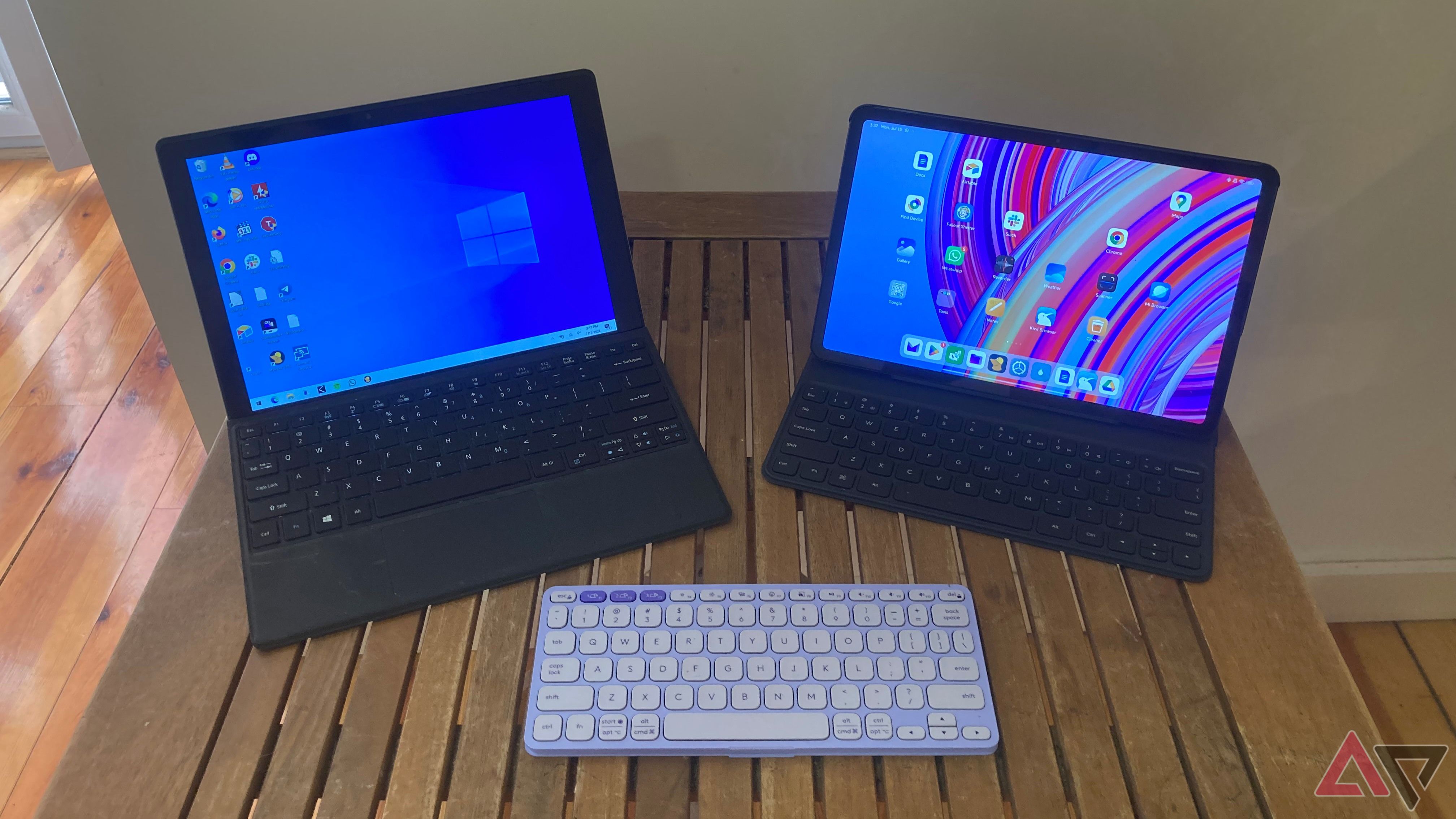 O Logitech Keys-To-Go 2 comparado aos teclados de tamanho normal acoplados com dois 12"+ comprimidos