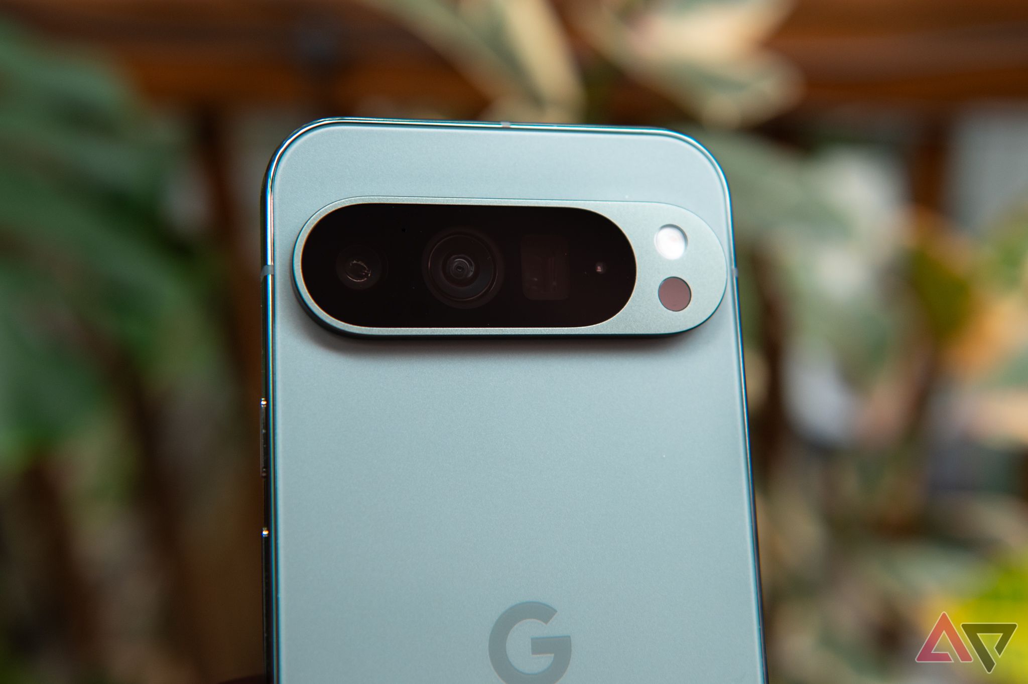 Câmera do Google Pixel 9 Pro XL e parte traseira do telefone