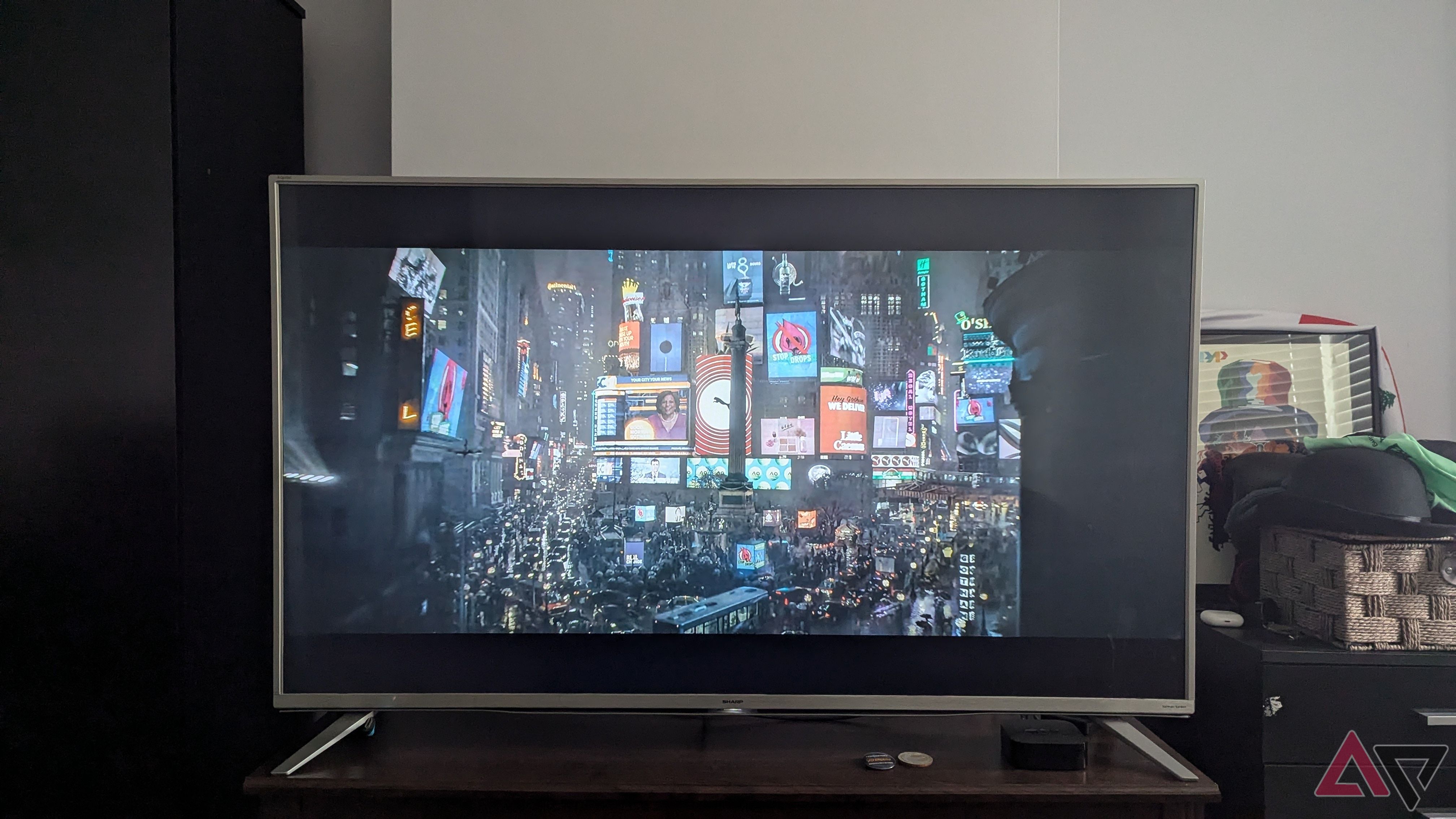 Amazon Fire TV Stick Lite jogando The Batman na tela da TV