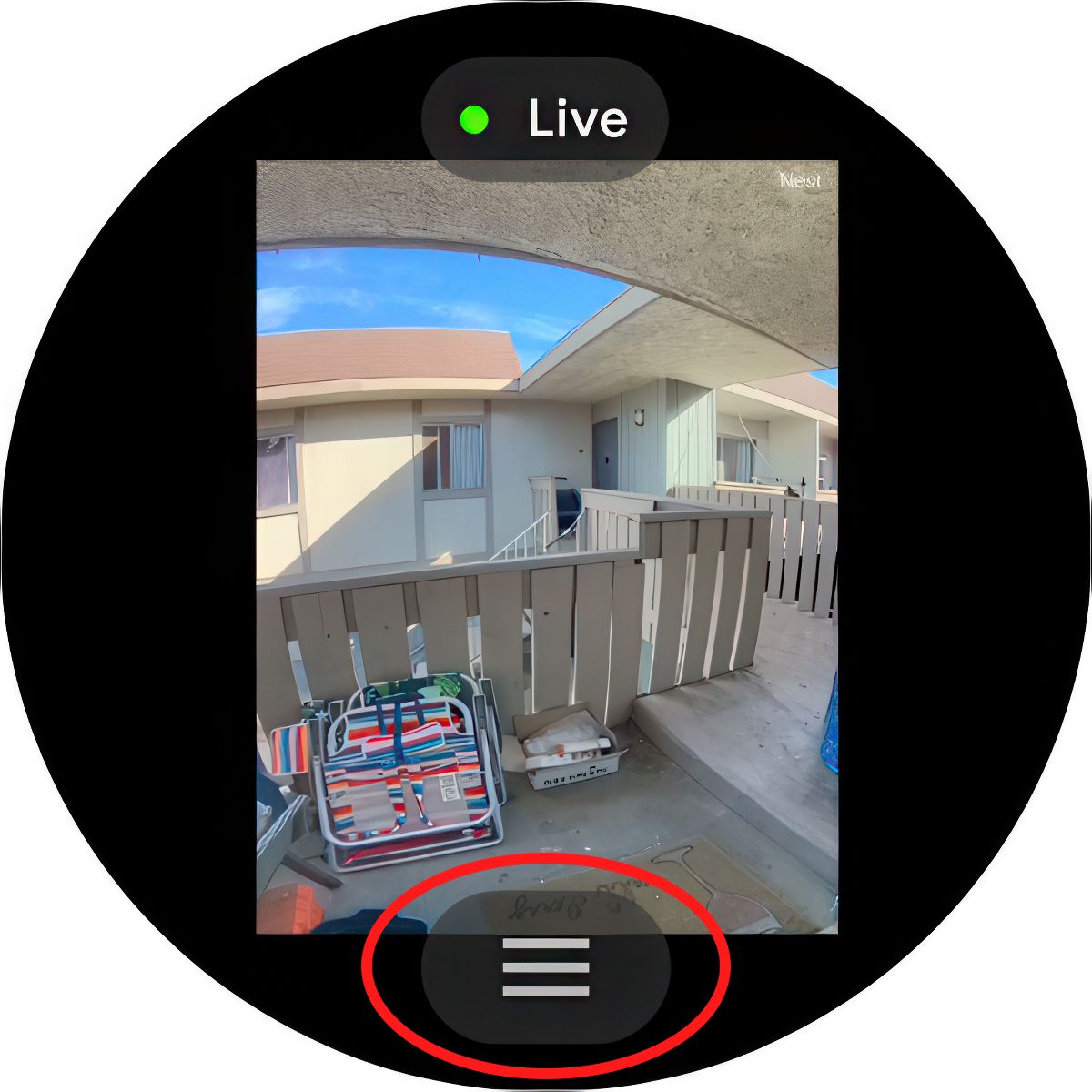 Uma captura de tela do Google Nest Doorbell Live View do Google PIxel Watch 3 com o menu de hambúrguer circulado em vermelho.