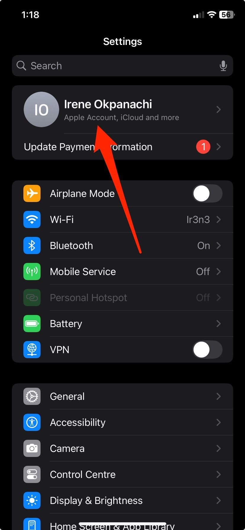 Selecionando Apple ID no menu de configurações do iPhone