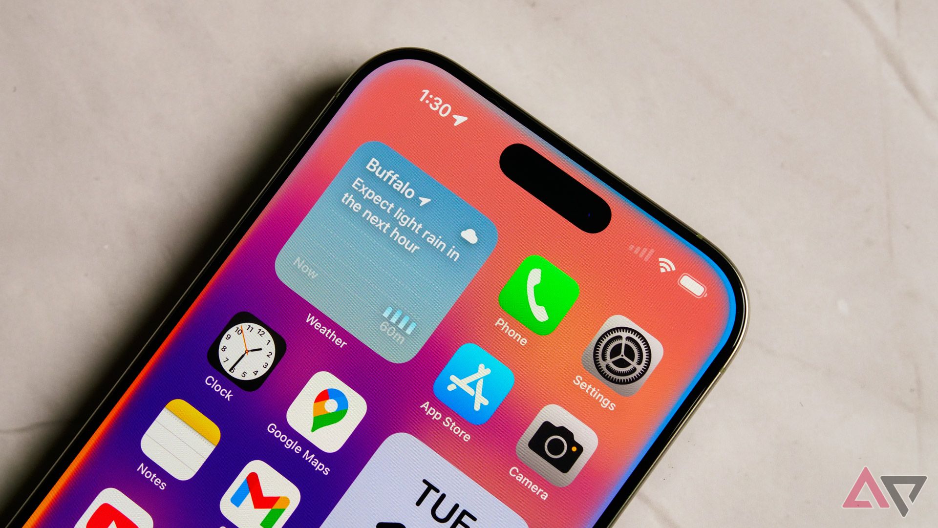 Qual é a aparência do Siri em um iPhone 16 Pro Max com iOS 18.1