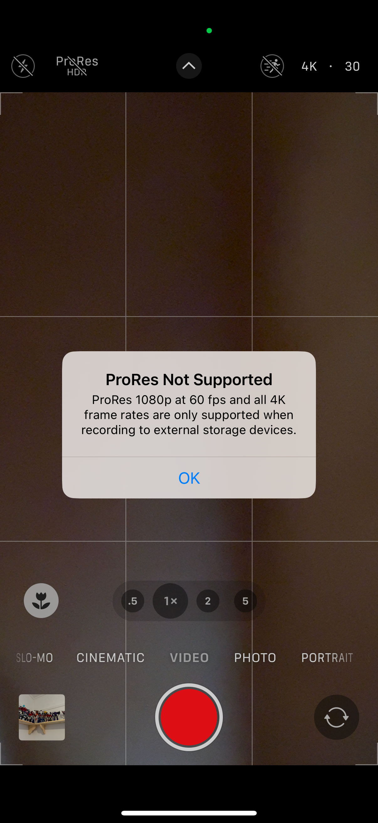 Uma captura de tela do aviso do aplicativo da câmera do iPhone Pro Res 4K não funciona em modelos de 128 GB