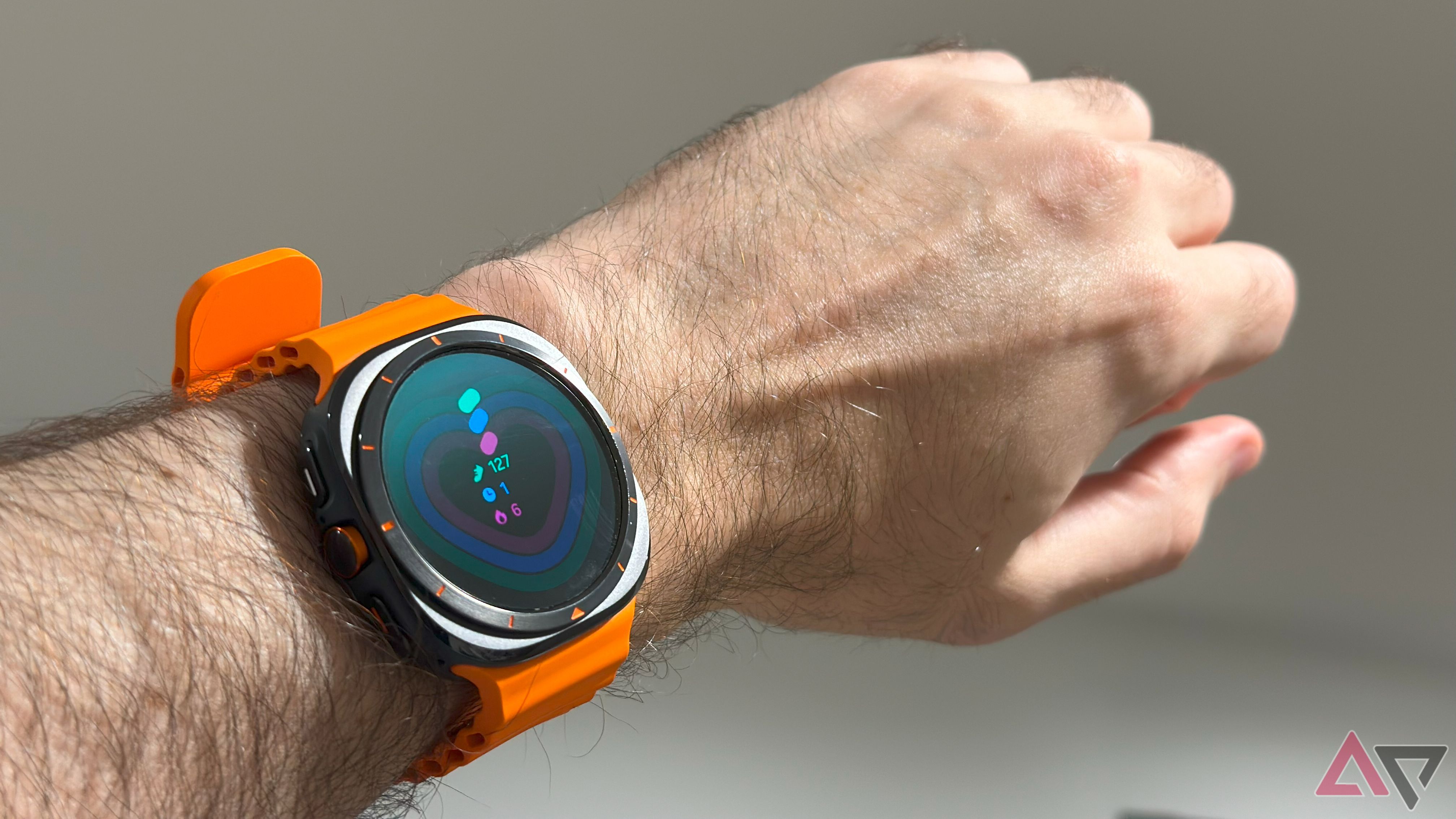 Galaxy Watch Ultra da Samsung, adornando um pulso