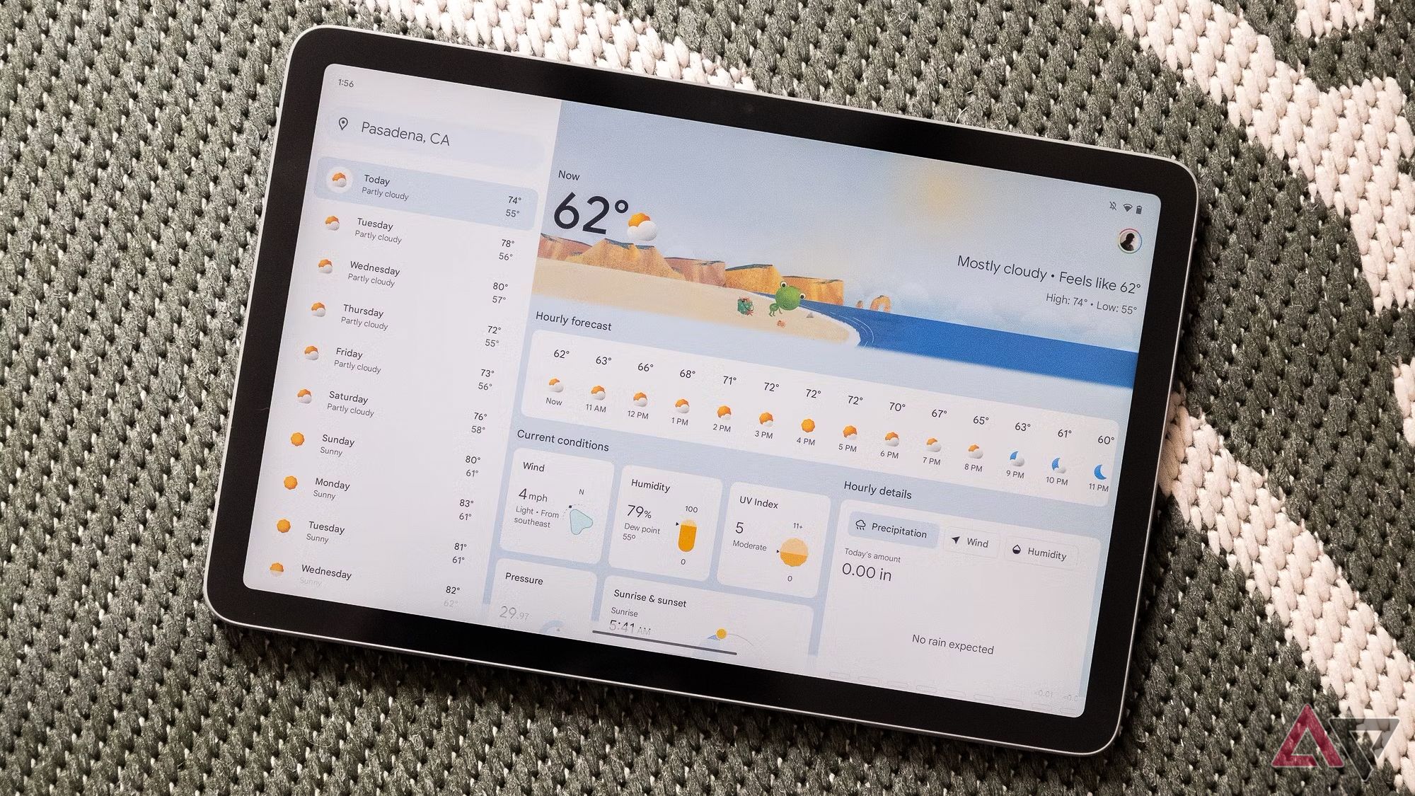 O Pixel Tablet mostrando o aplicativo meteorológico do Google