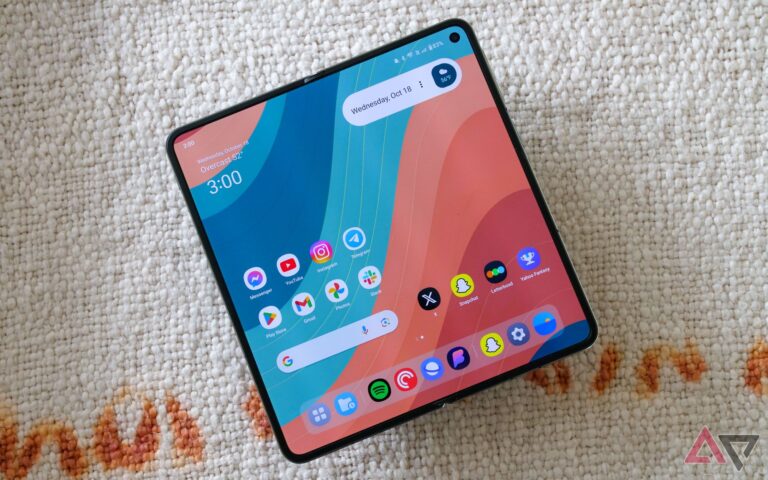 OnePlus Open é o mais recente dobrável a receber Android 15