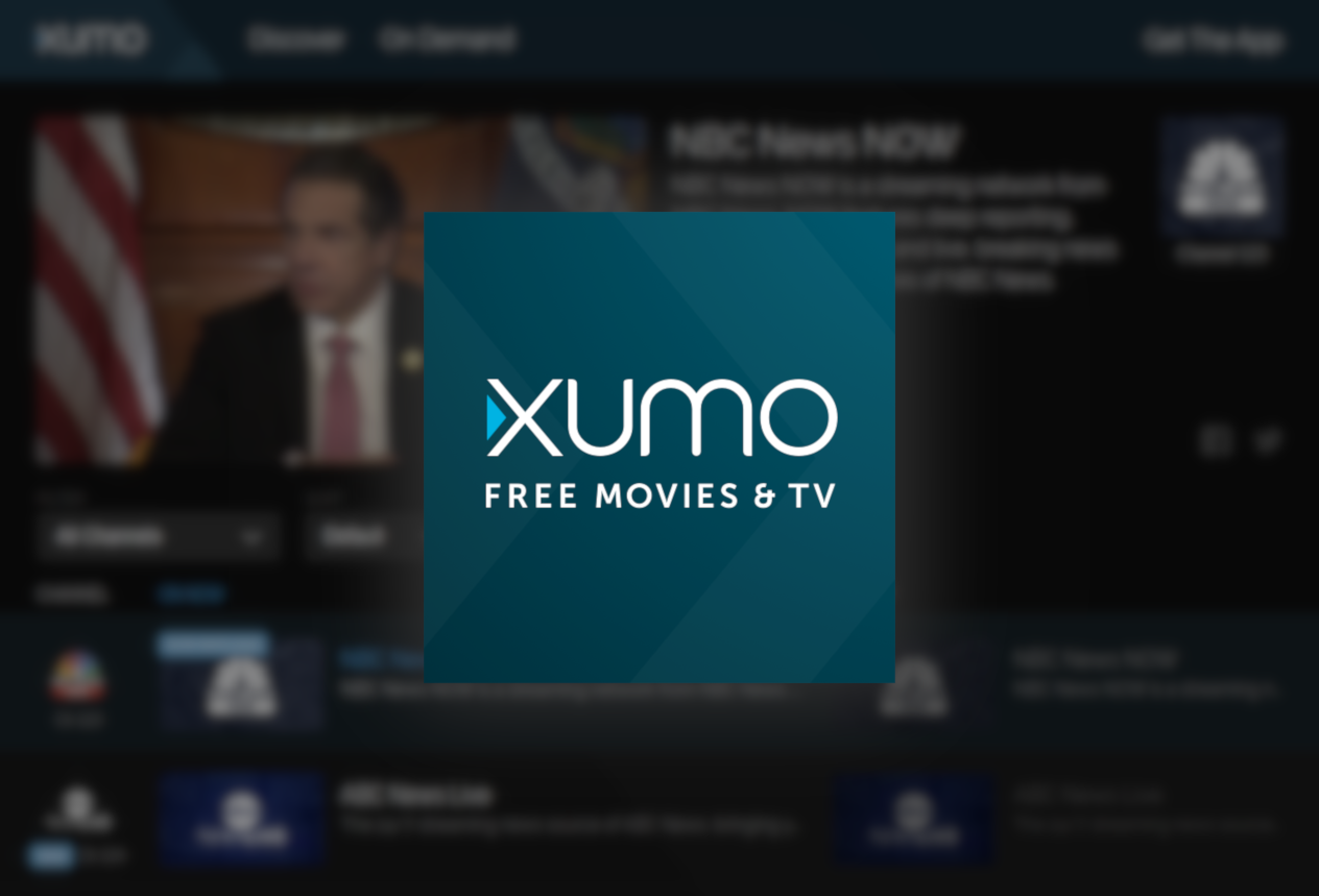 O logotipo XUMO contra uma tela de TV desfocada