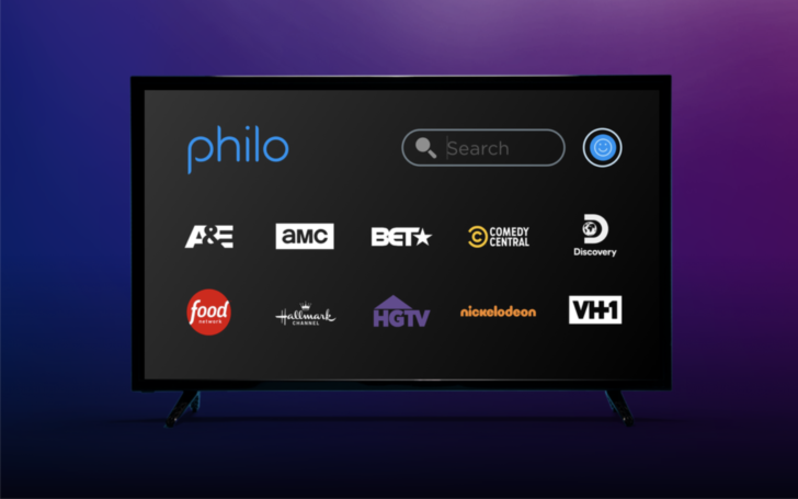 Uma smart TV exibindo os canais da Philo TV na tela