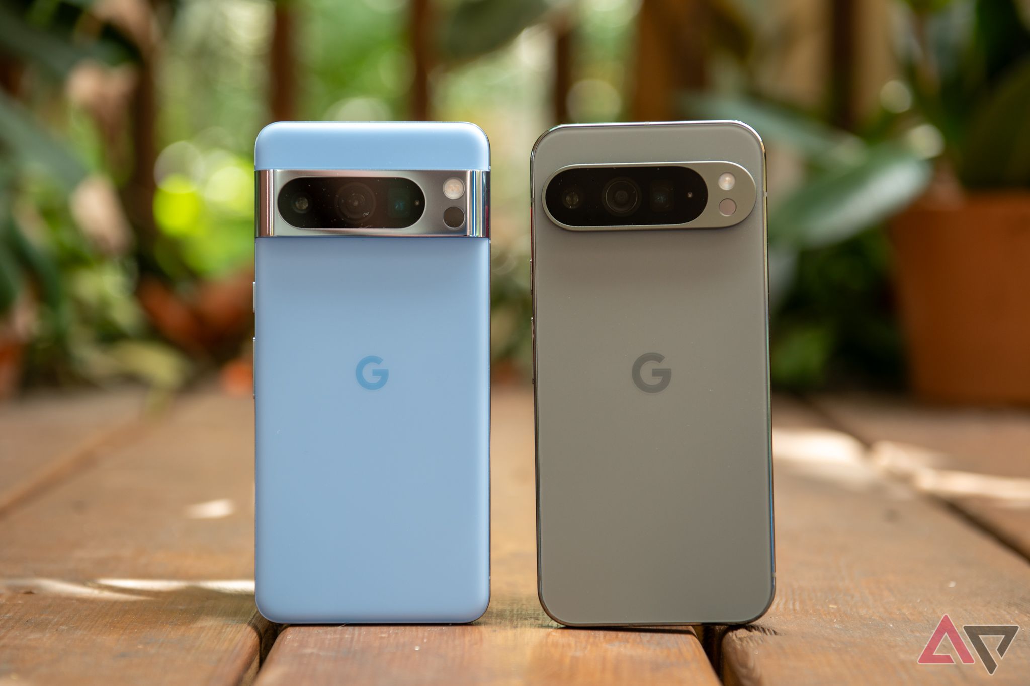 Google Pixel 9 Pro XL ao lado do Google Pixel 8 pro