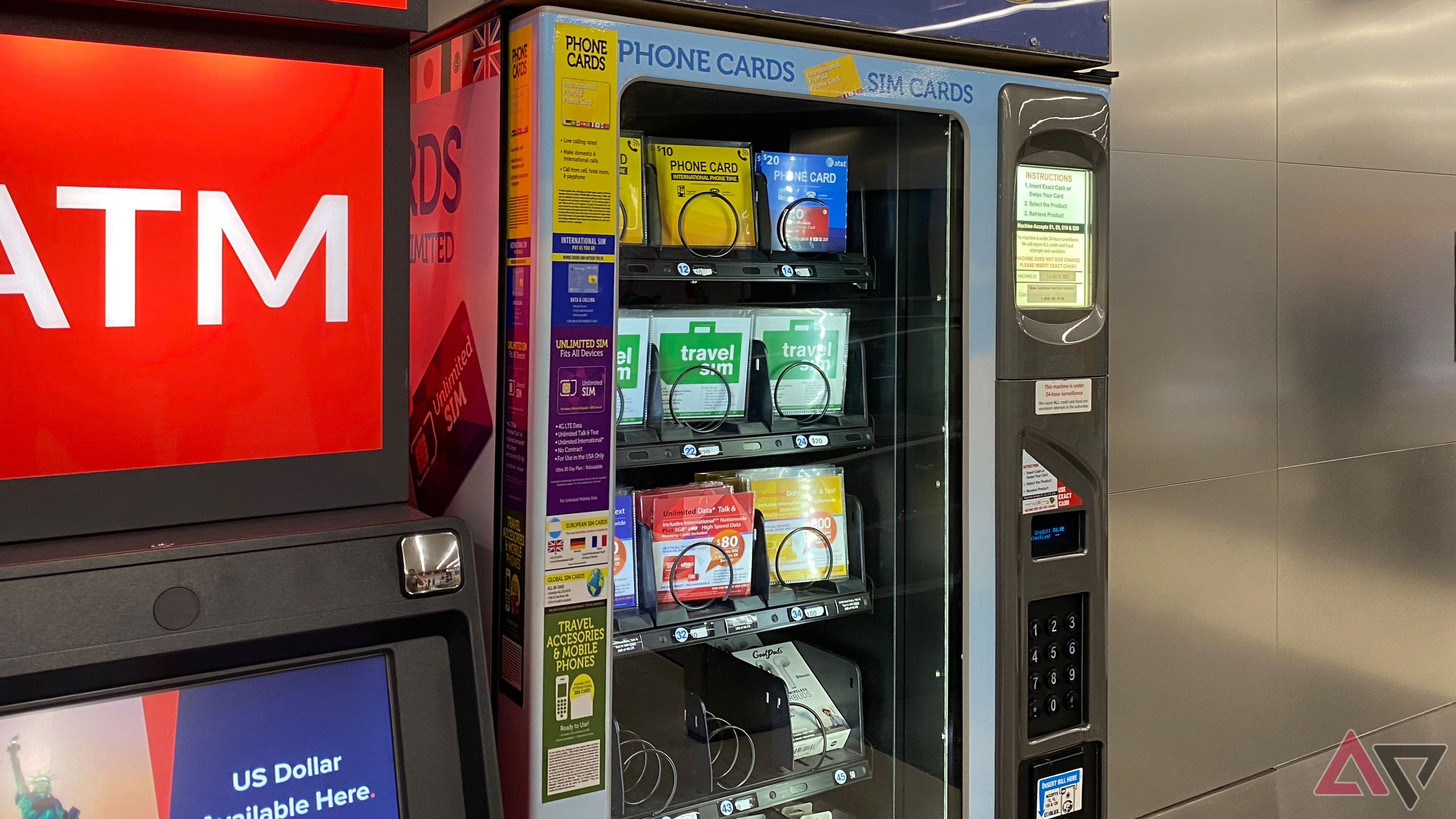 Máquina de venda automática de SIM de viagem em um aeroporto